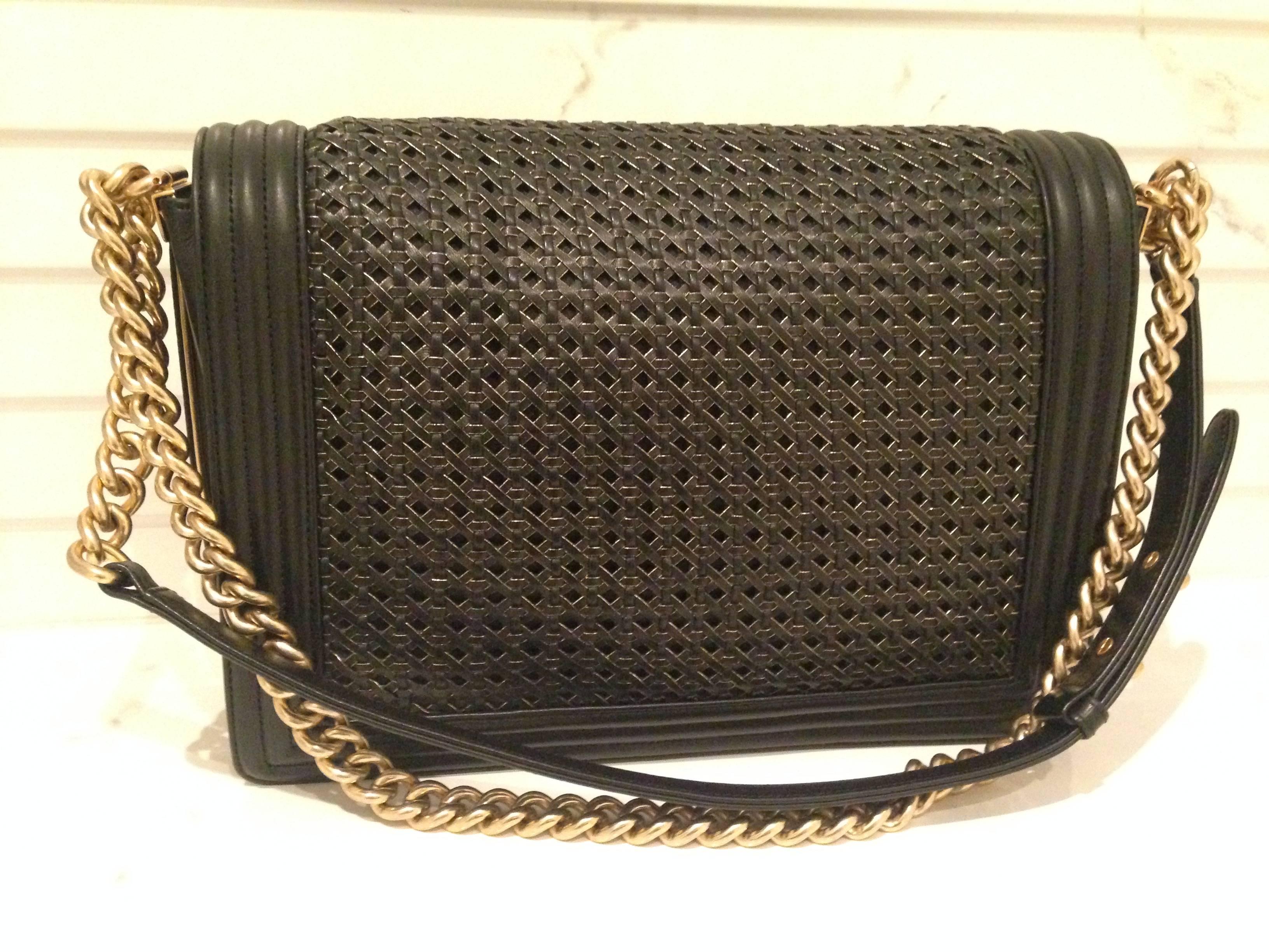 Really nice Chanel Boy bag in black and golden leather.

Used but in really good condition.

Size 30x22x10 cm