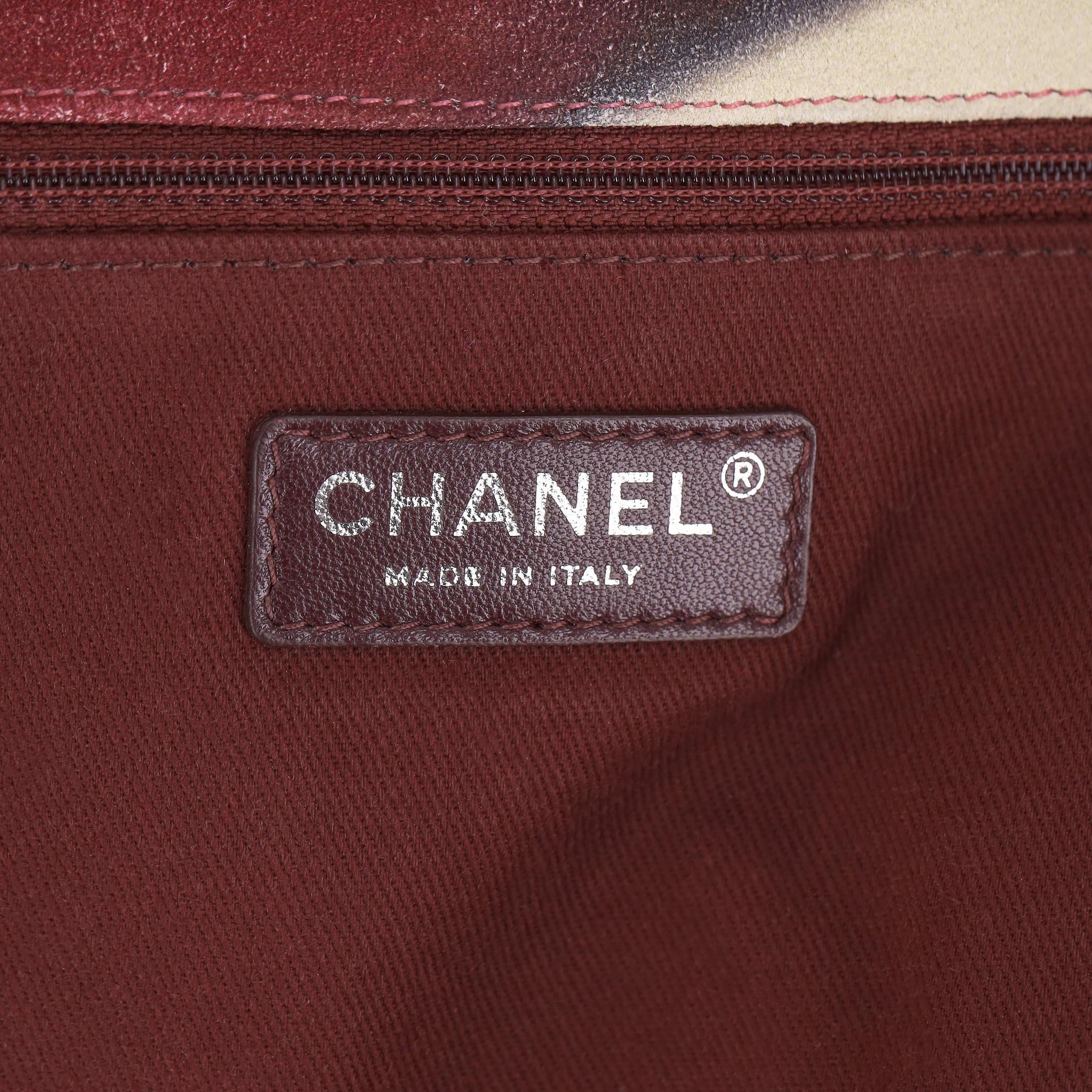 Chanel Limited Edition Graffiti Flower Power Nubuck Messenger en vente 7