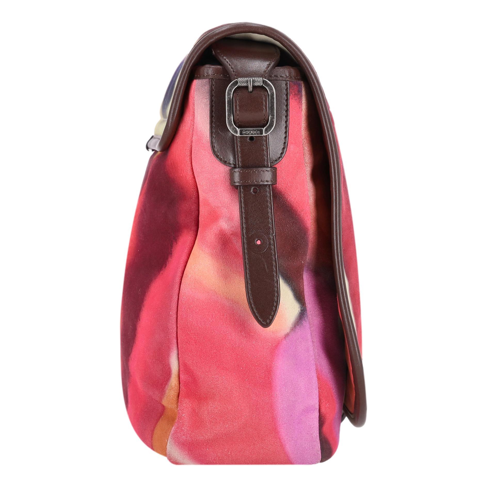 Chanel Limited Edition Graffiti Flower Power Nubuck Messenger Bon état - En vente à London, GB