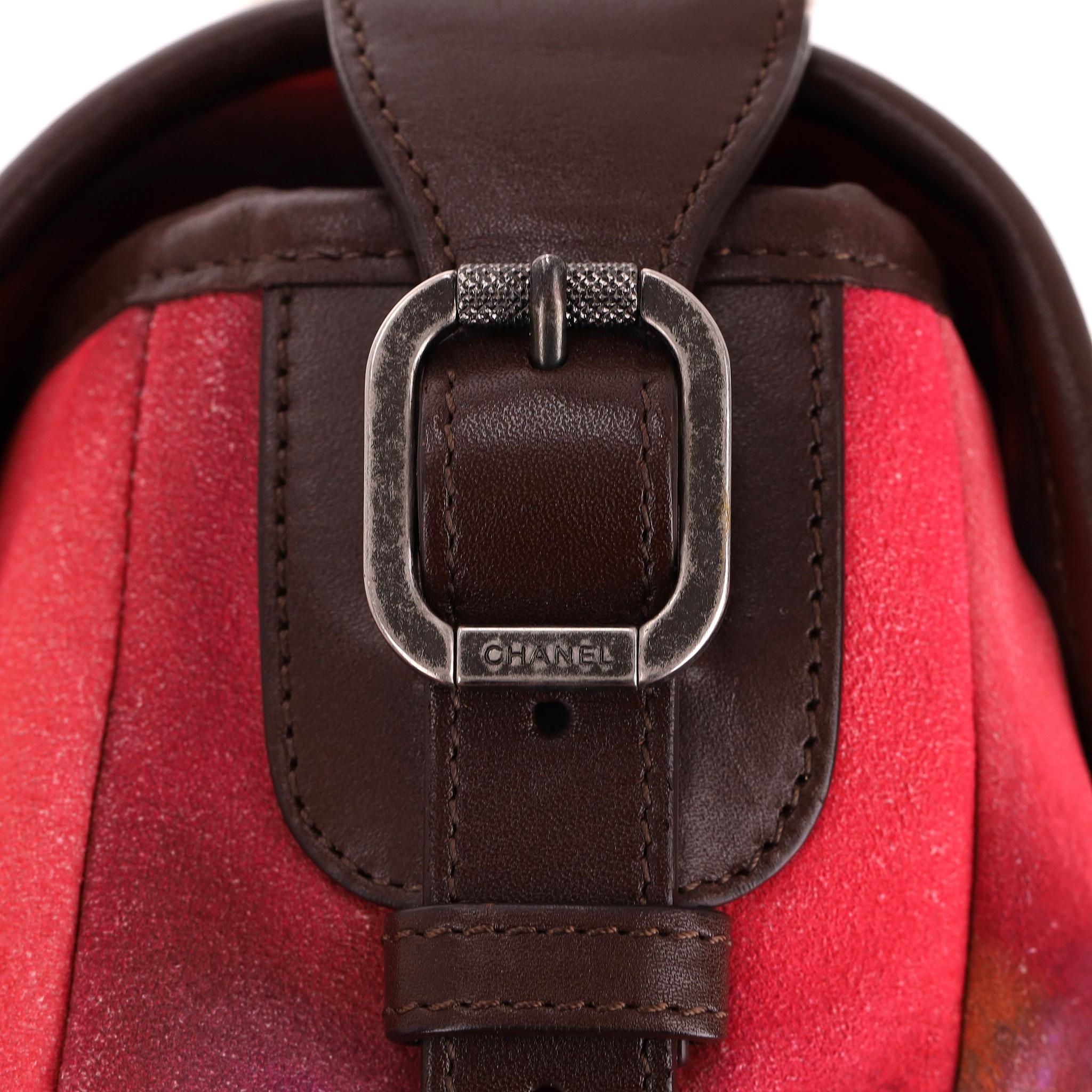 Chanel Limited Edition Graffiti Flower Power Nubuck Messenger en vente 4