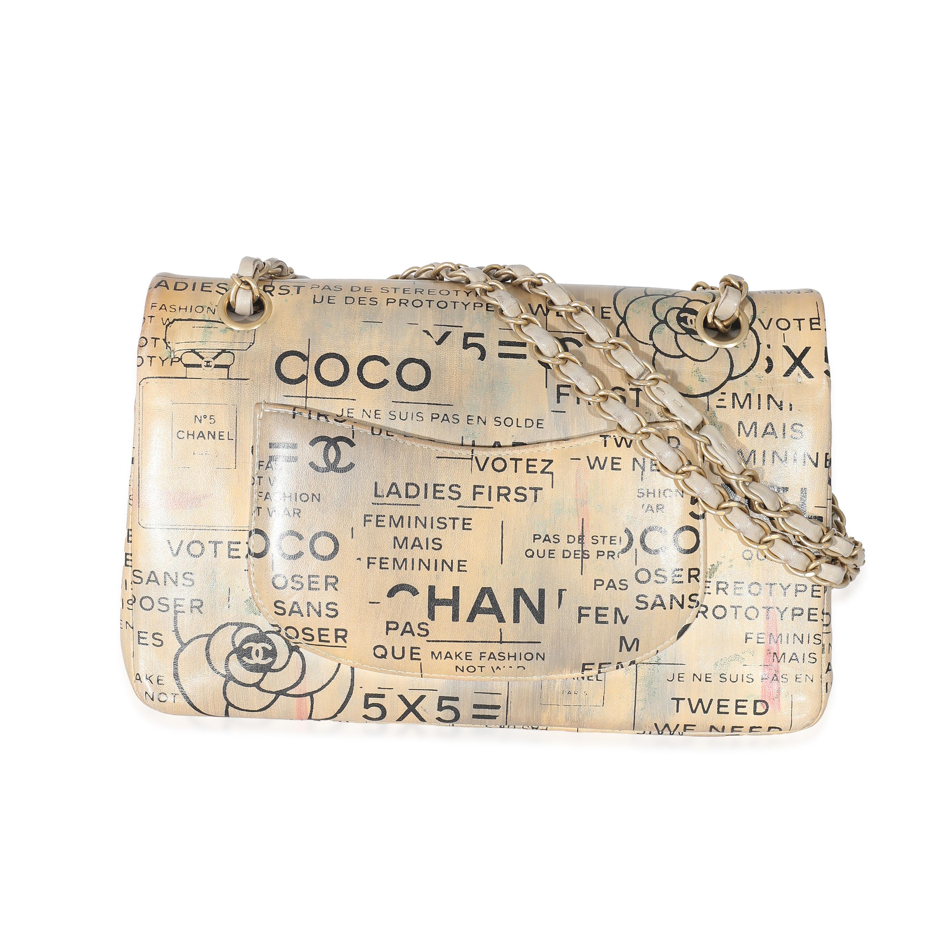 Chanel Limited Edition Graffiti Zeitungsdruck Medium Tasche mit doppelter Klappe (Beige)