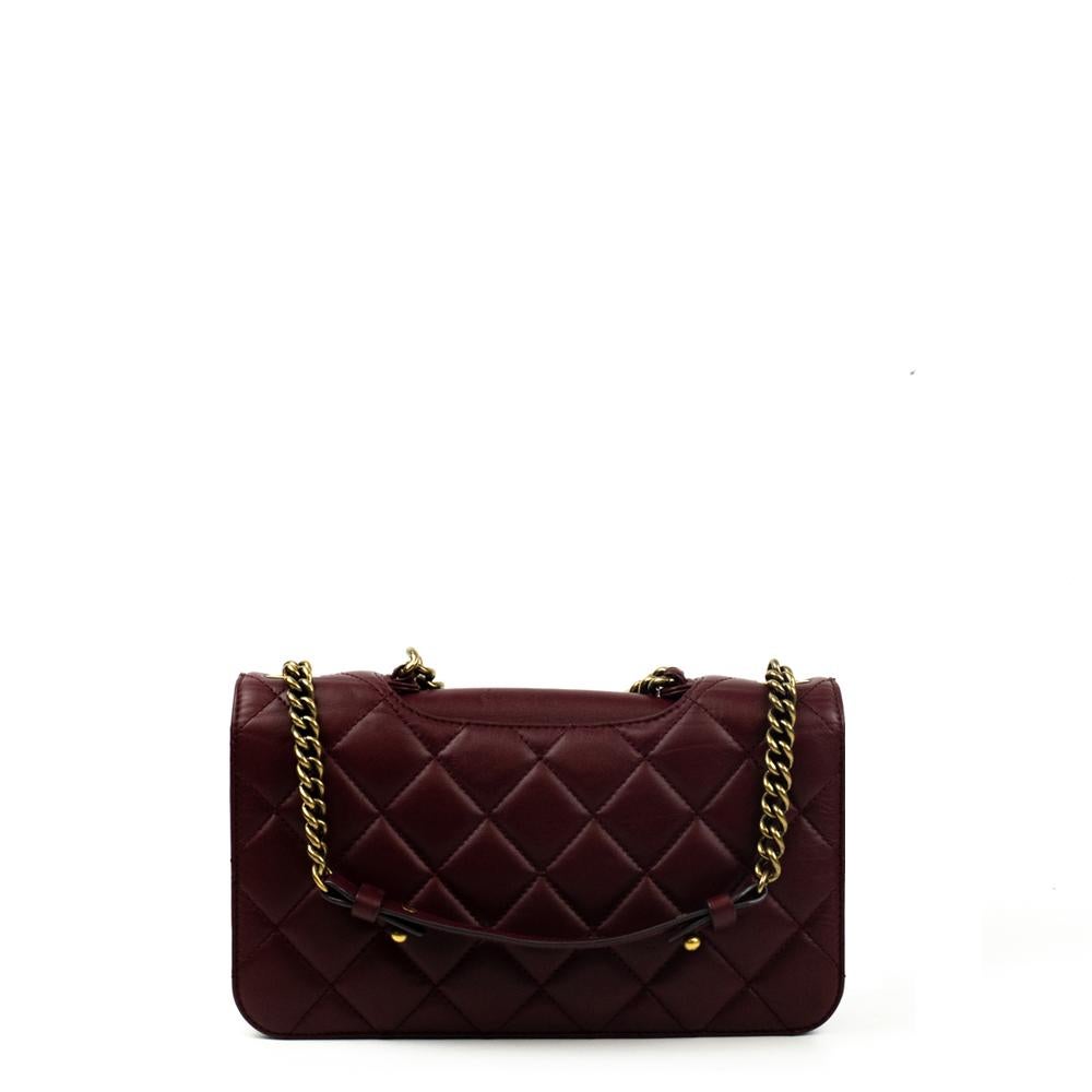 CHANEL, limitierte Auflage in burgunderrotem Leder (Schwarz)