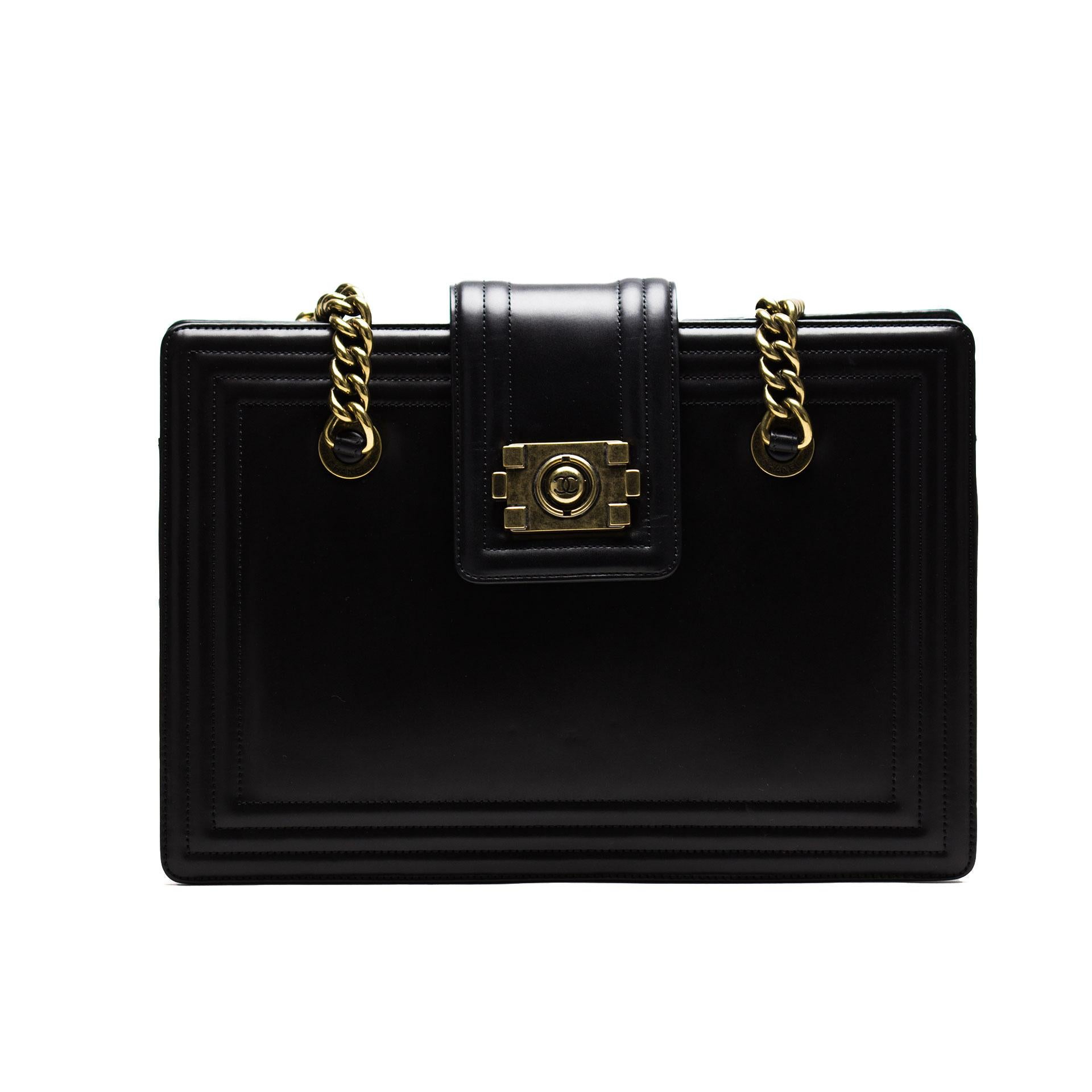 Chanel 2011 Limited Edition Medium Boy Classic Grand Shopping Tote Travel Bag  en vente 1