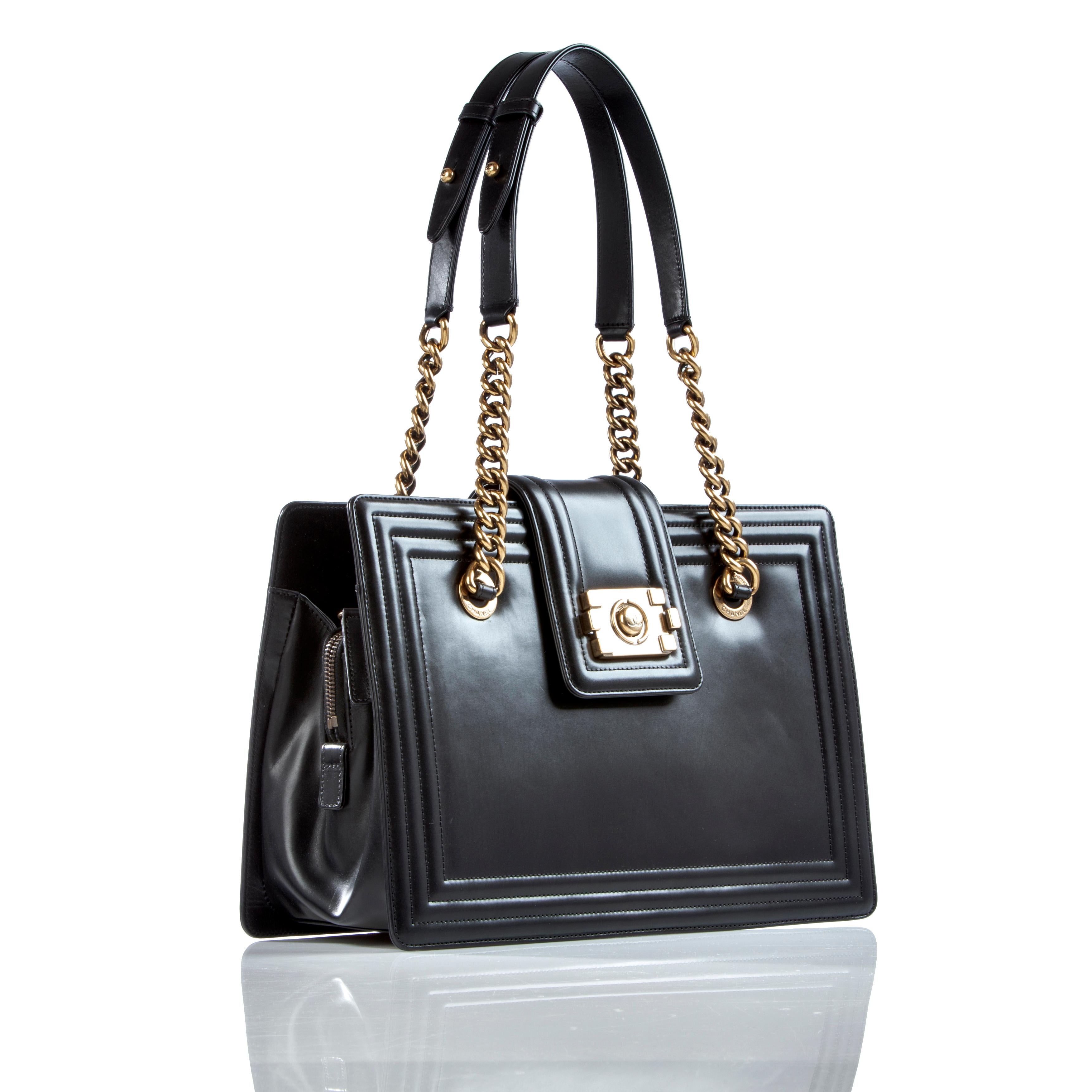 Noir Chanel 2011 Limited Edition Medium Boy Classic Grand Shopping Tote Travel Bag  en vente