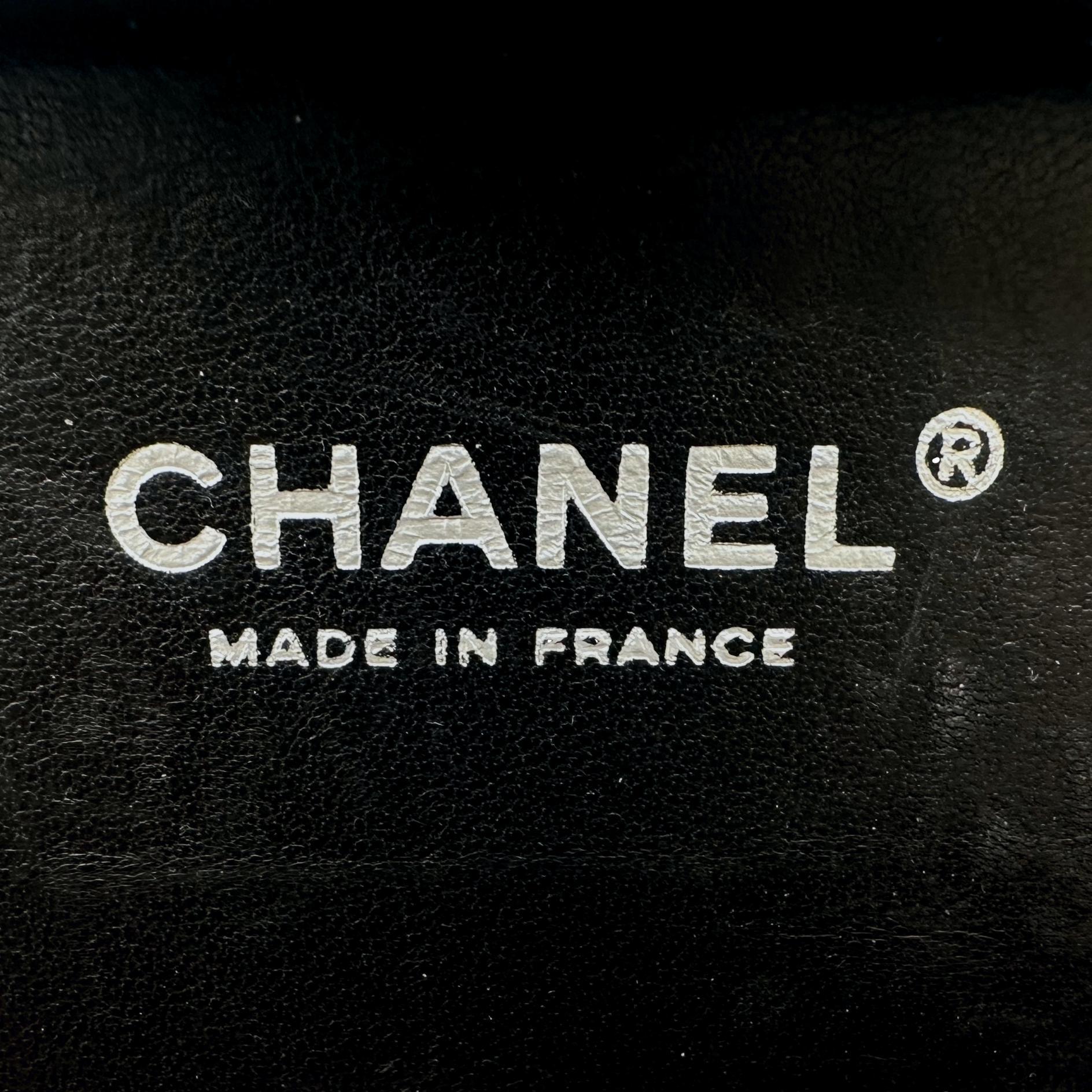 Chanel Limited Edition Minaudière Black Runway Lucite Wristlet Clutch Bag, 2005. For Sale 7