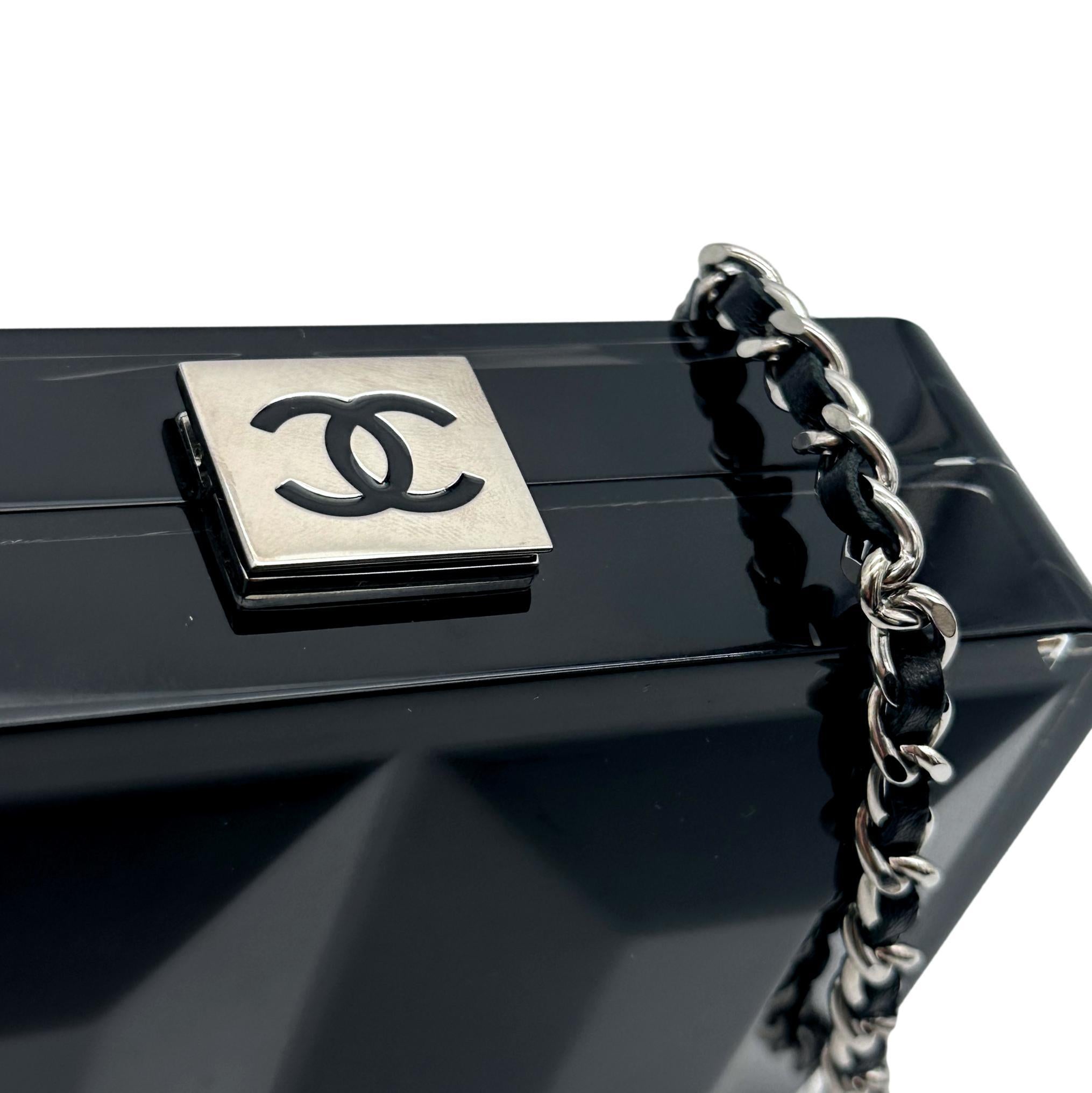 Chanel Limited Edition Minaudière Black Runway Lucite Wristlet Clutch Bag, 2005. In Good Condition For Sale In Banner Elk, NC