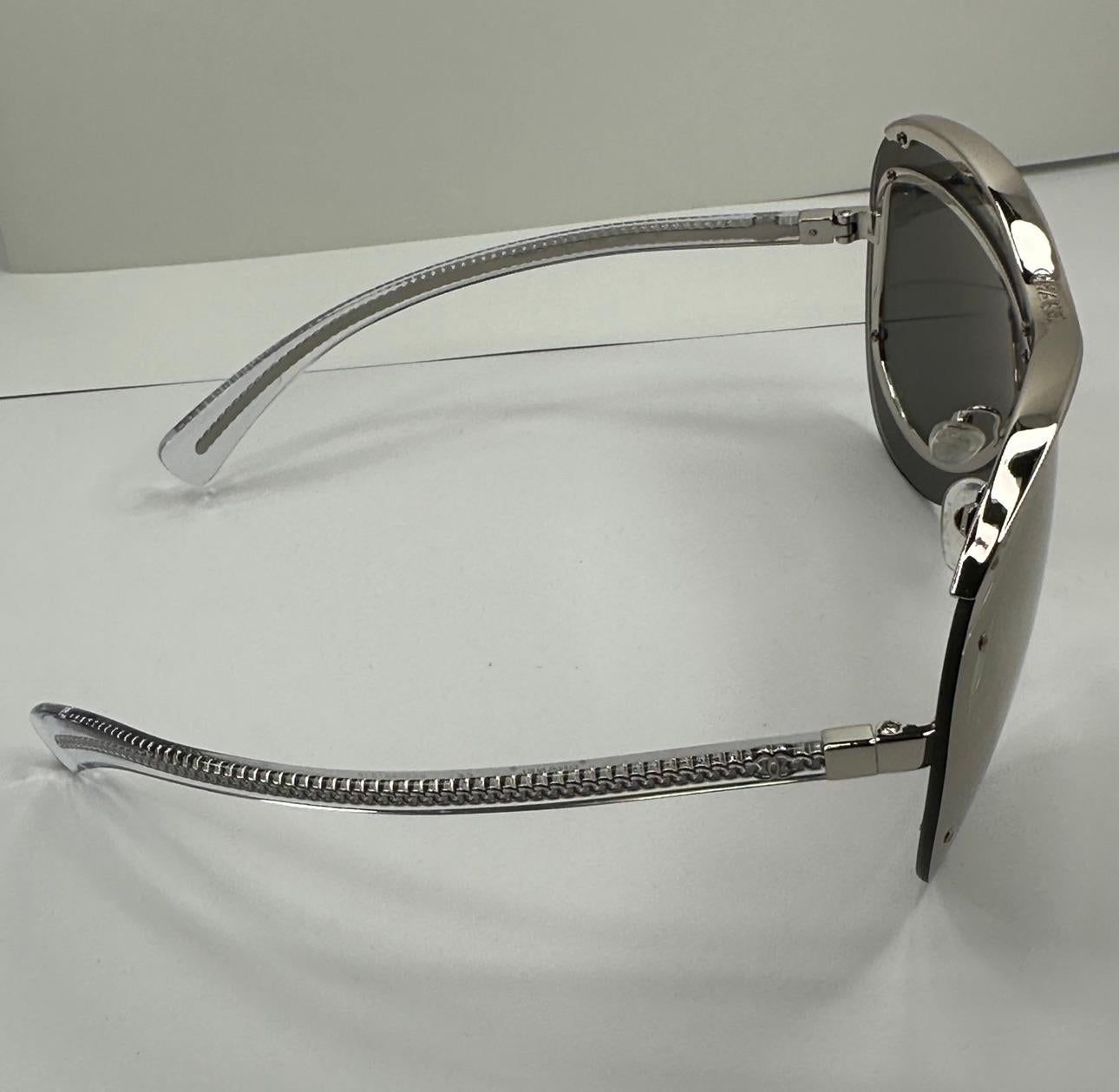 Women's or Men's Chanel 'Limited Edition' Mirrored Silver-Chrome with 'Studs' Space-Age Sunglass For Sale