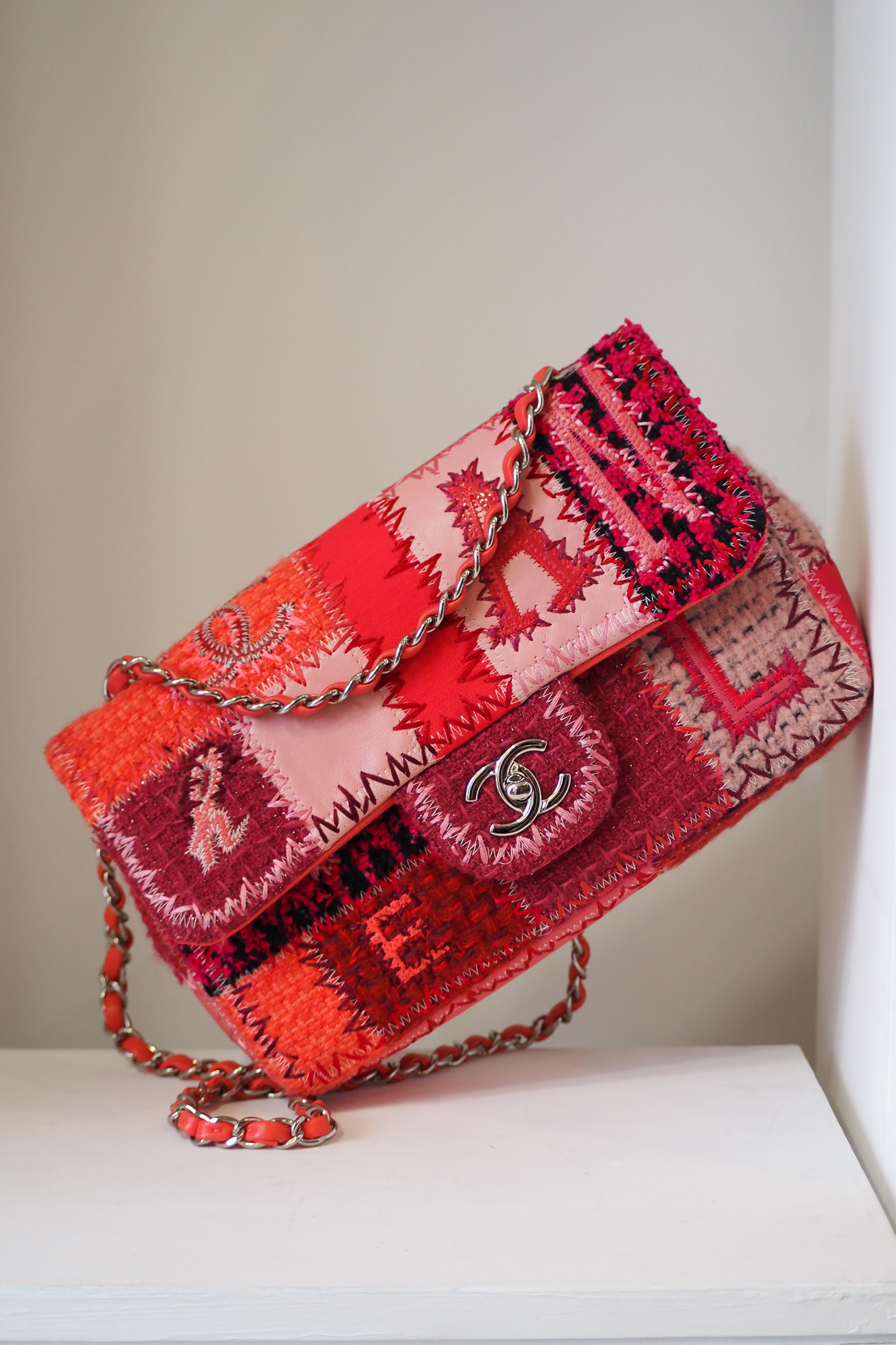 Borsa a tracolla Chanel patchwork in edizione limitata in vendita 16