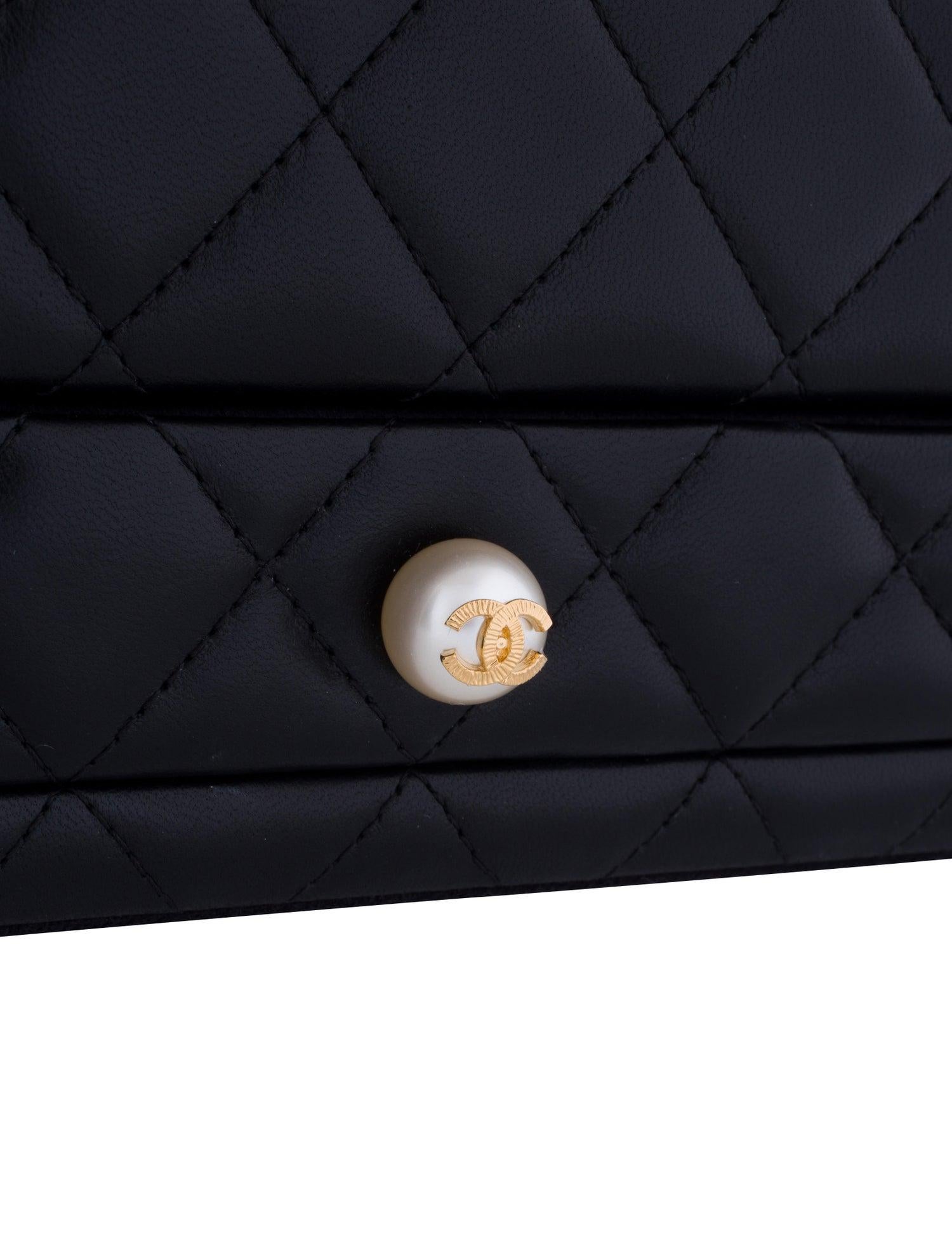 Chanel Limited Edition Pearl Lambskin Quilted Leather Rare Jewelry Box Vanity In Good Condition For Sale In Miami, FL