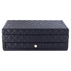 Chanel Vanity-case rare en cuir d'agneau matelassé perlé, édition limitée