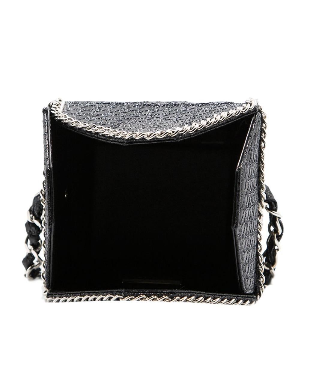 Chanel Limited Edition Start-und Landebahn Schwarz Stoff Leder Kristall Take Out Umhängetasche Damen im Angebot