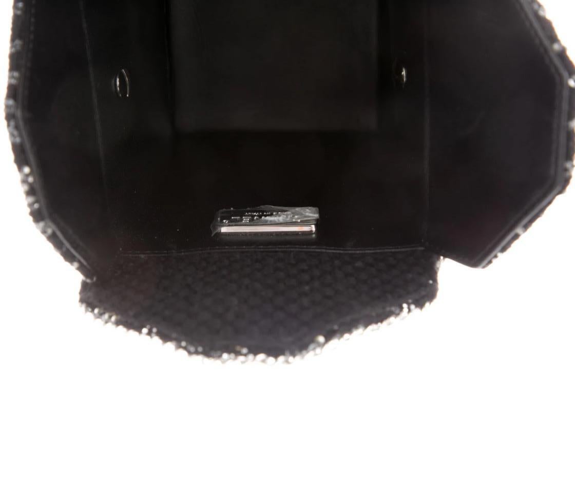 Chanel Limited Edition Start-und Landebahn Schwarz Stoff Leder Kristall Take Out Umhängetasche im Angebot 1