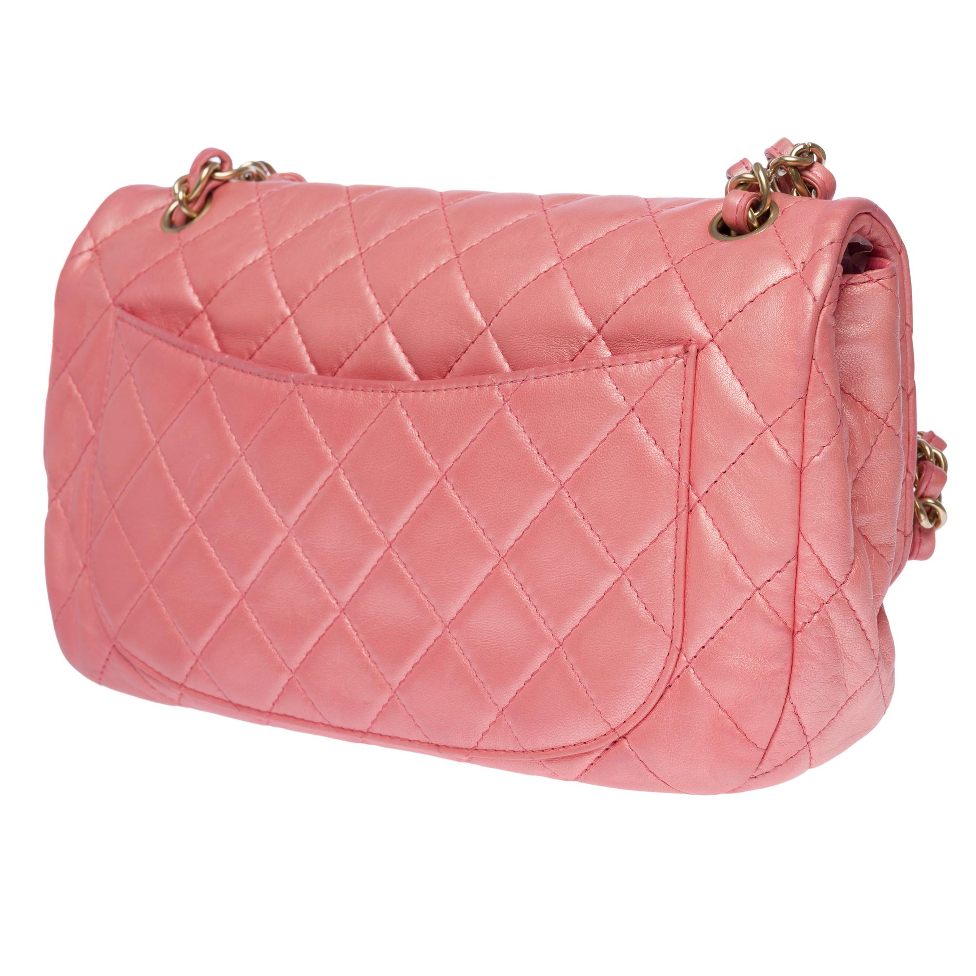 Women's Chanel limited edition shoulder flap bag in Metallic Pink quilted leather, MGHW For Sale