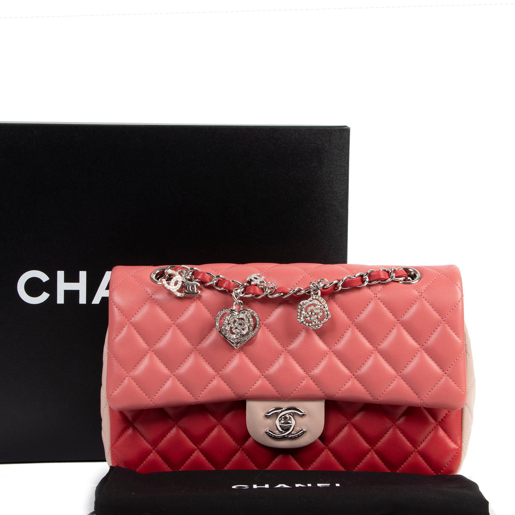 Excellent Condition

Chanel Limited Tricolor Quilted Valentine Crystal Hearts Flap Bag 

Valentine is around the corner ♡ !

We think this Chanel Tricolor Valentine Crystal Hearts Flap Bag would be the perfect gift !!!
Made out of super soft quilted