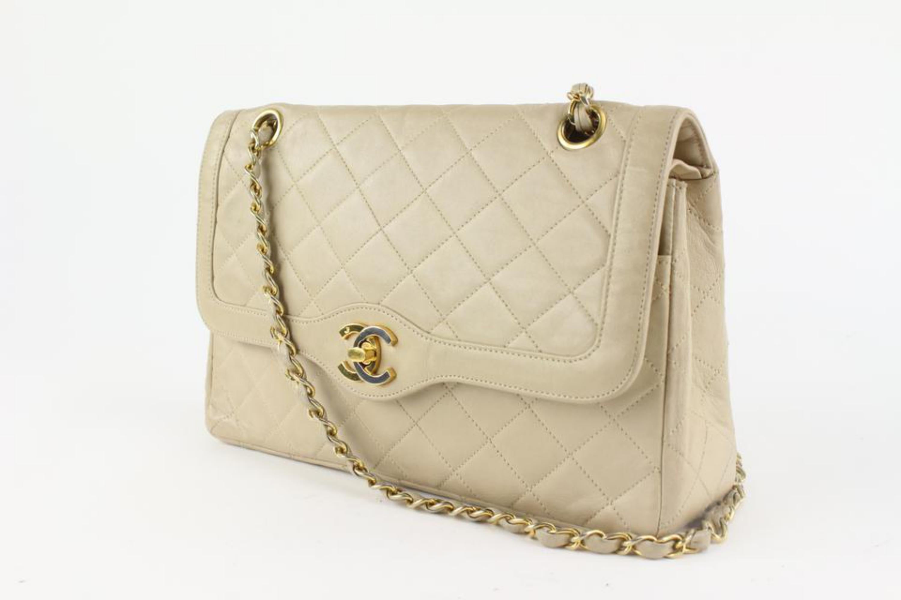 Chanel Limited Zweifarbige Paris Edition Beige Klassische Klappe 1220c43
Hergestellt in: Frankreich
Maße: Länge:  10