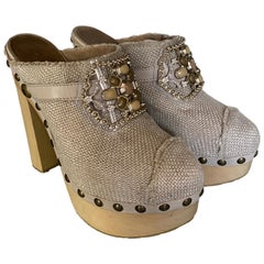 Chanel linen jewelry Sabot. Spring 2010 Ready To Wear.