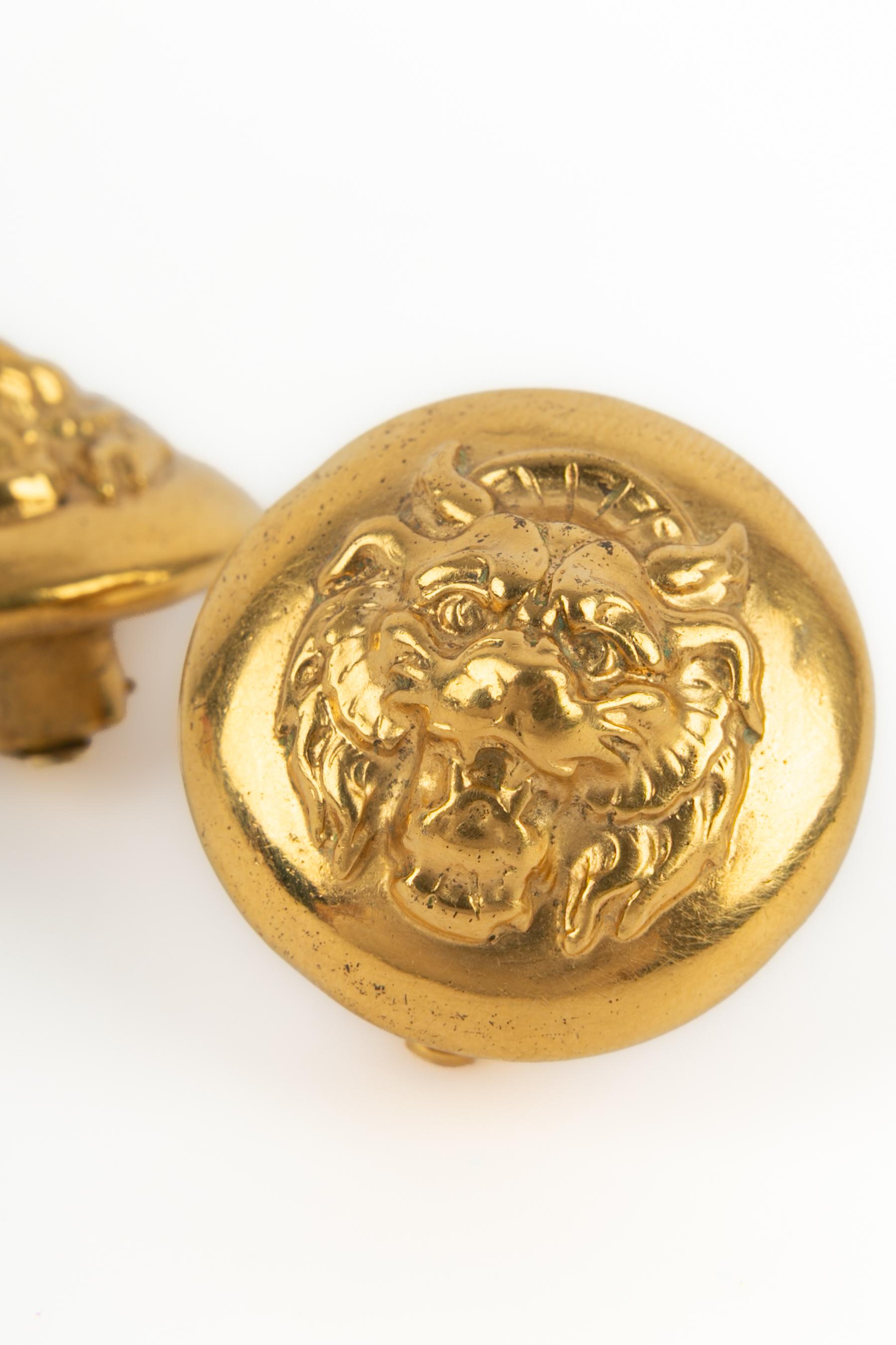 Chanel Löwe Ohrringe im Angebot 1