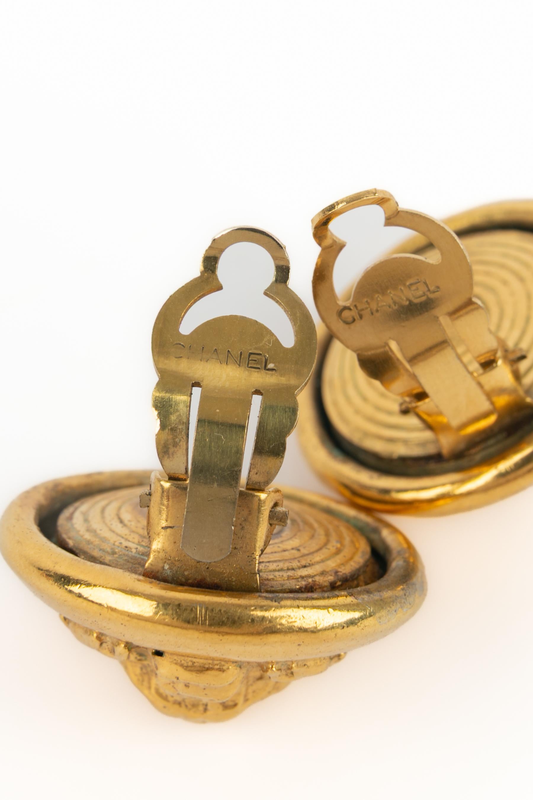 Chanel Löwe Ohrringe im Angebot 2