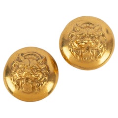 Orecchini a forma di leone di Chanel