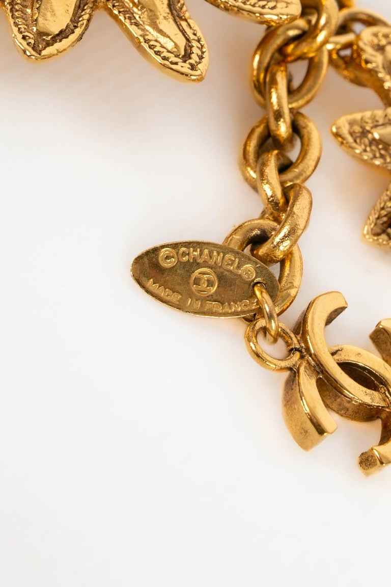 Auth Chanel Gold plated lions heads belt n… Chanel Vintage Lion Head Medallion Gold Toned Belt For Sale  main image 3