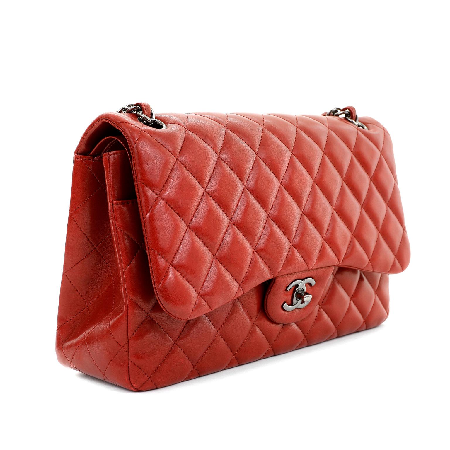 Chanel Lipstick Red Lambskin Jumbo Classic Flap  In Excellent Condition For Sale In Palm Beach, FL