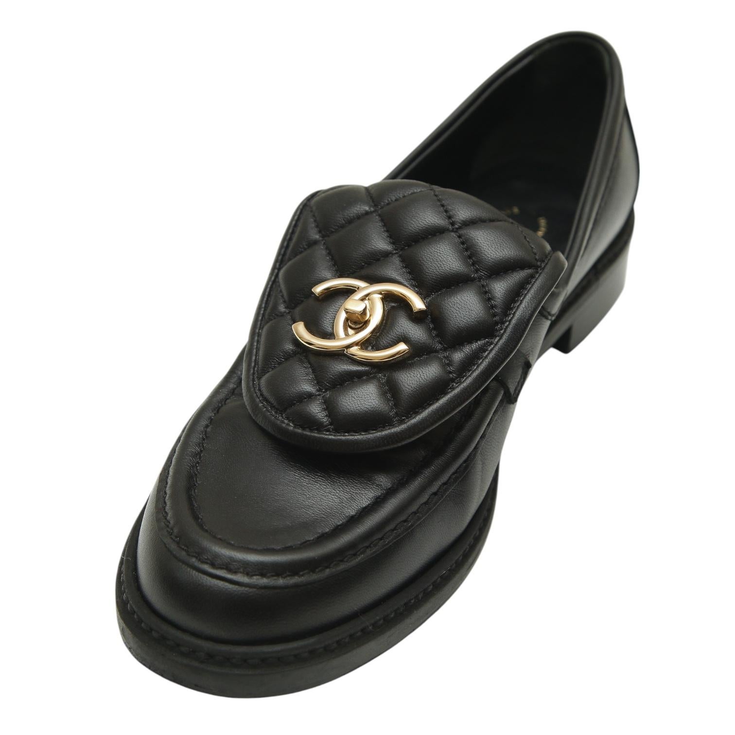 CHANEL Loafers Black Leather Quilted Lambskin Gold CC Turn Lock Flats Shoes 38.5 In Good Condition For Sale In Hollywood, FL