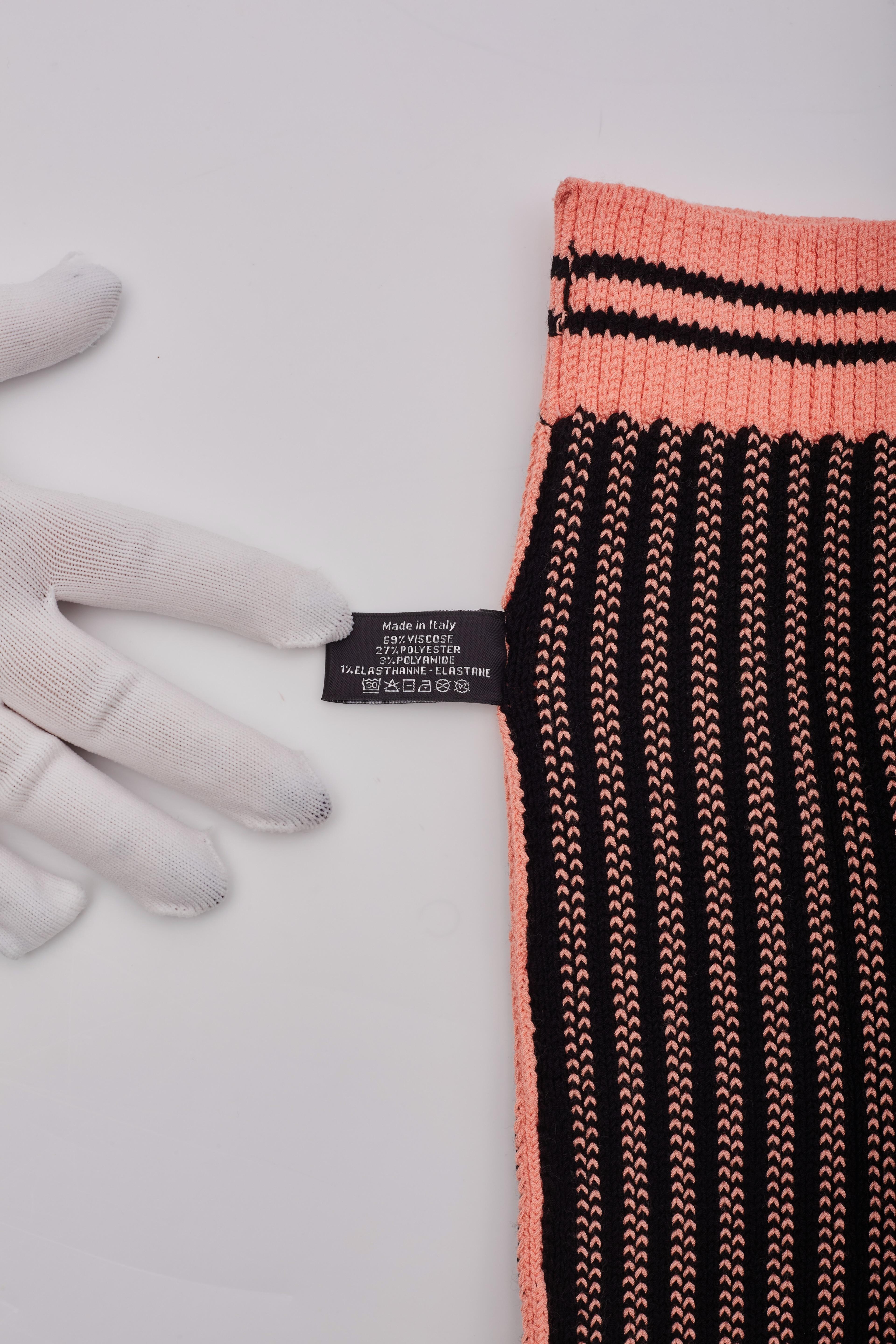 Guêtres en tricot avec logo Chanel abricot en vente 3