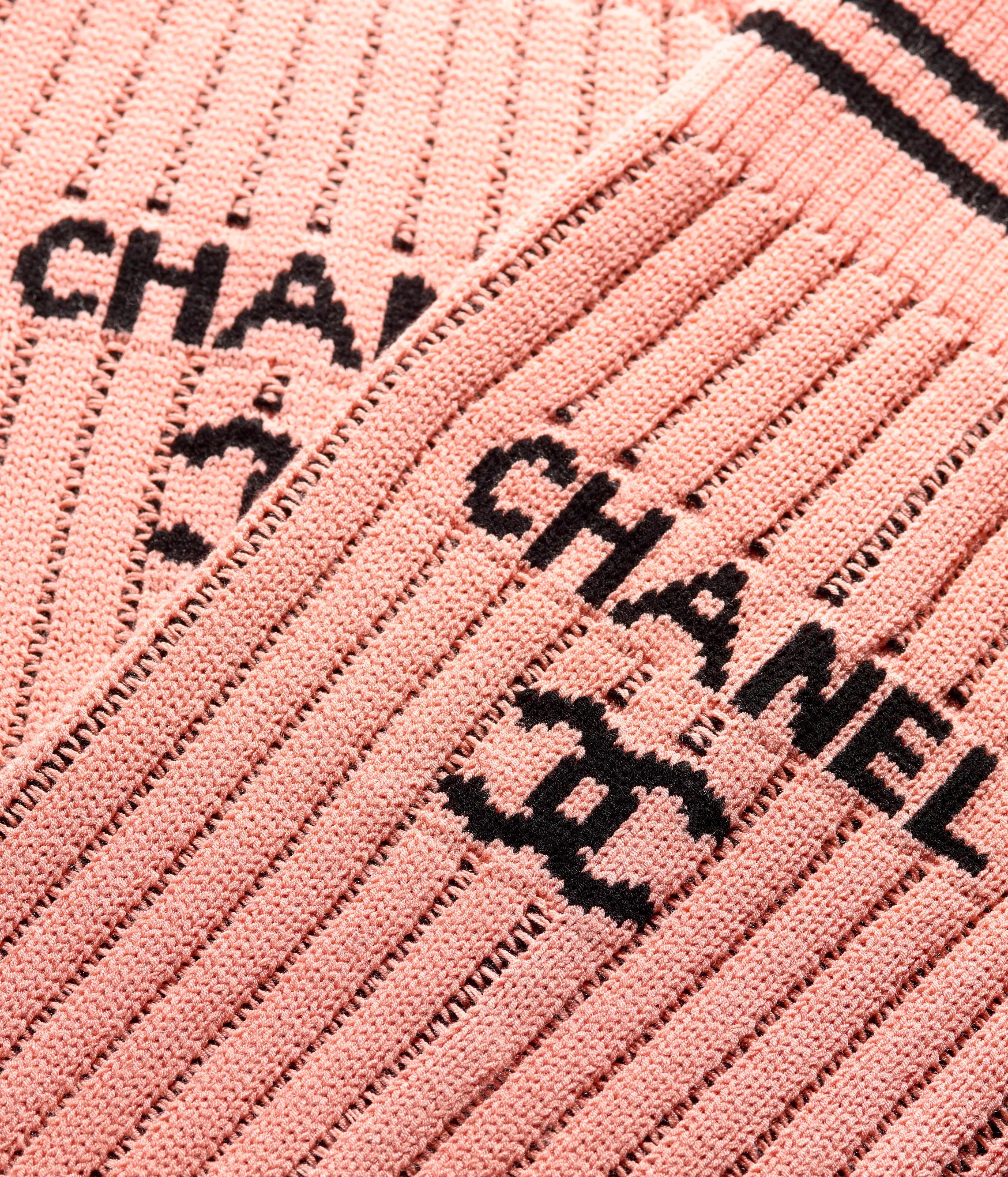 Guêtres en tricot avec logo Chanel abricot en vente 5