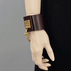 CHANEL Pulsera de cuero marrón con logotipo Primavera 2003