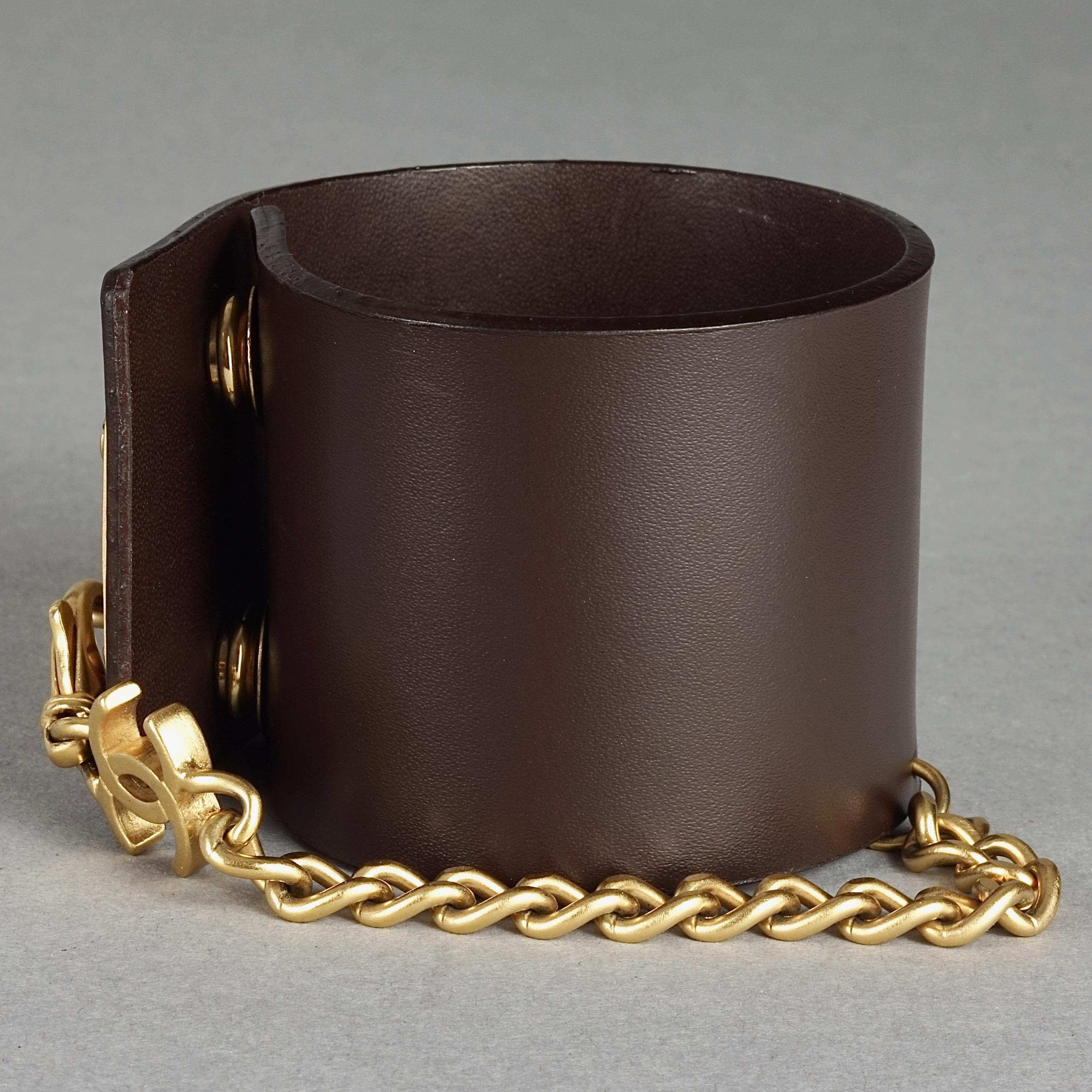 CHANEL Logo Chain Brown Leather Cuff Bracelet Spring 2003 In Excellent Condition For Sale In Kingersheim, Alsace