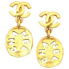 Chanel CC large gold dangling earrings at 1stdibs