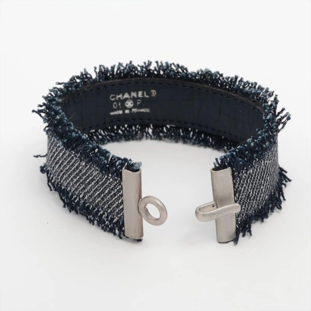 Bracciale Chanel Logo Denim In condizioni buone in vendita a Humacao, PR