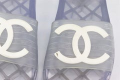 Detailliert gestreifte Jelly Slides von Chanel, EU 39, UK 6, US 9