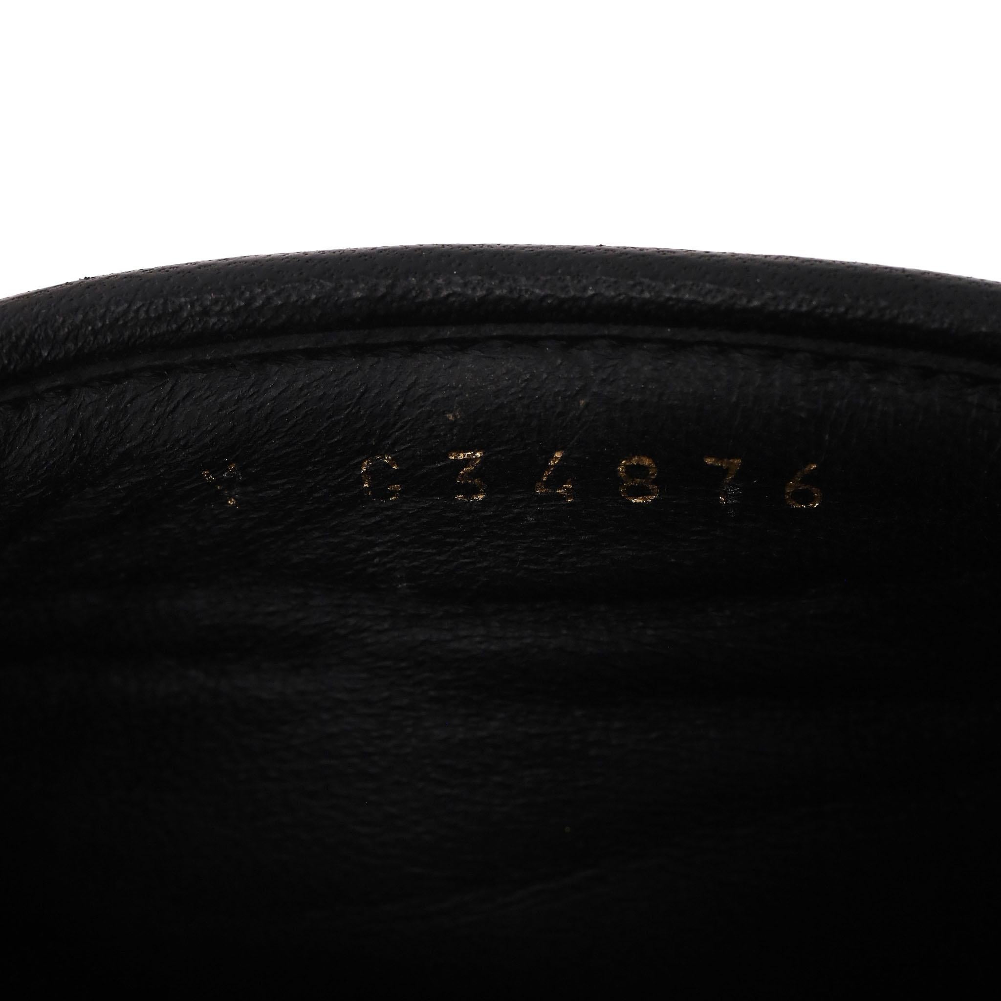 Scivoli in pelle di sughero con logo Chanel in rilievo in vendita 2