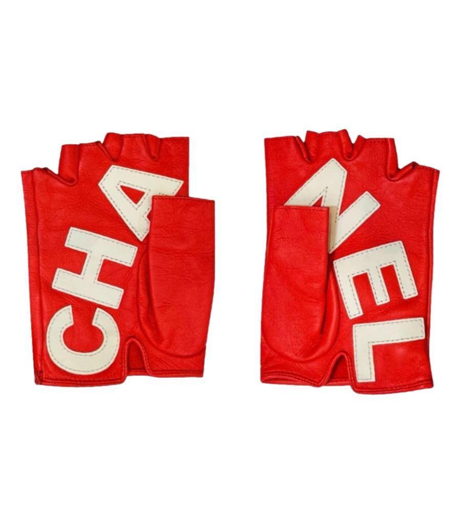 Chanel Logo Leather Fingerless Gloves

Smooth red gloves designed with white 'Chanel' inscription to rear

Detailed with silver 'CC' logo to the front and slip-on style.

From Spring 2019 Ready-To-Wear Collection.

Size – 7.5

Condition – Very