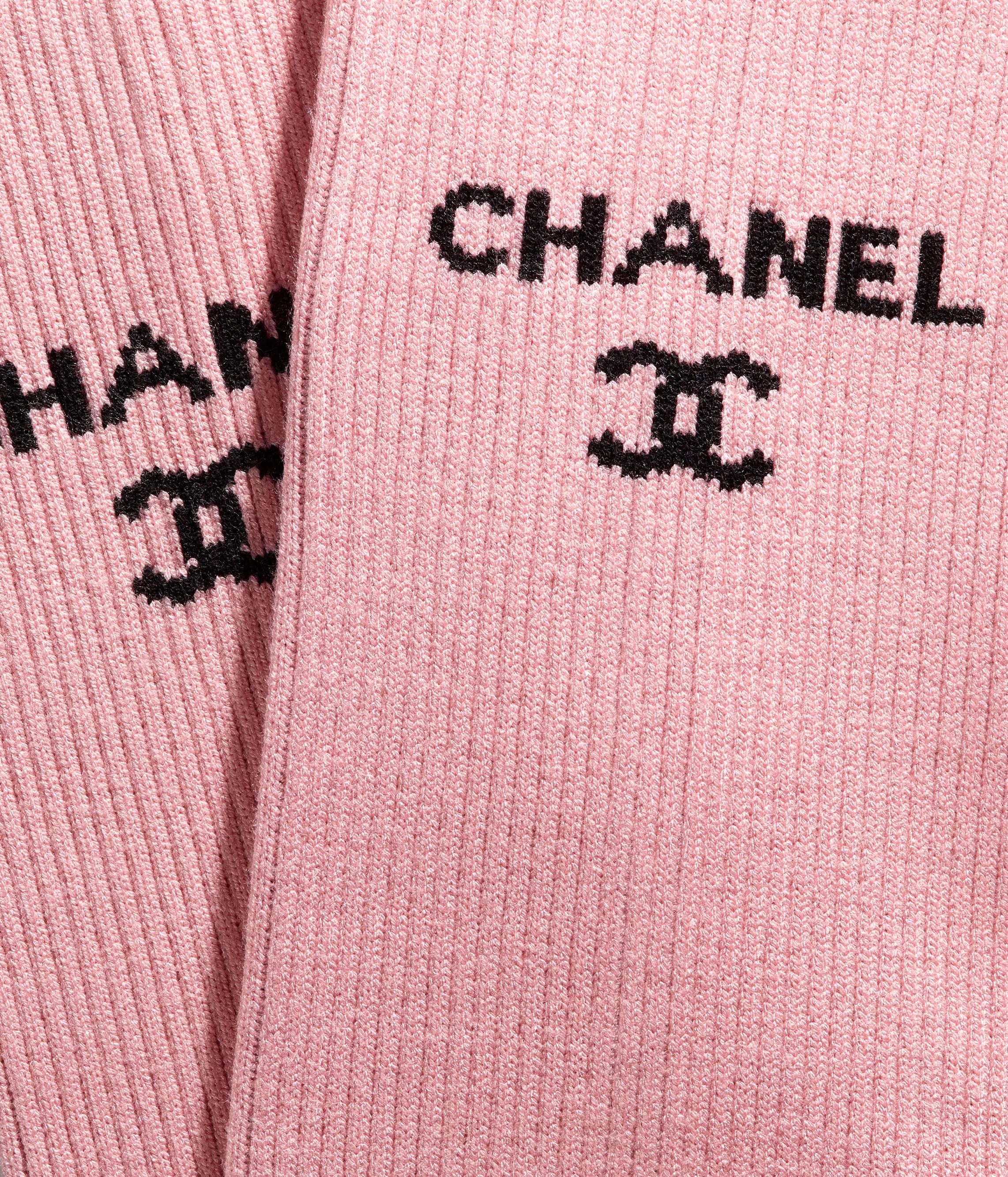 Guêtres en tricot rose avec logo Chanel en vente 6