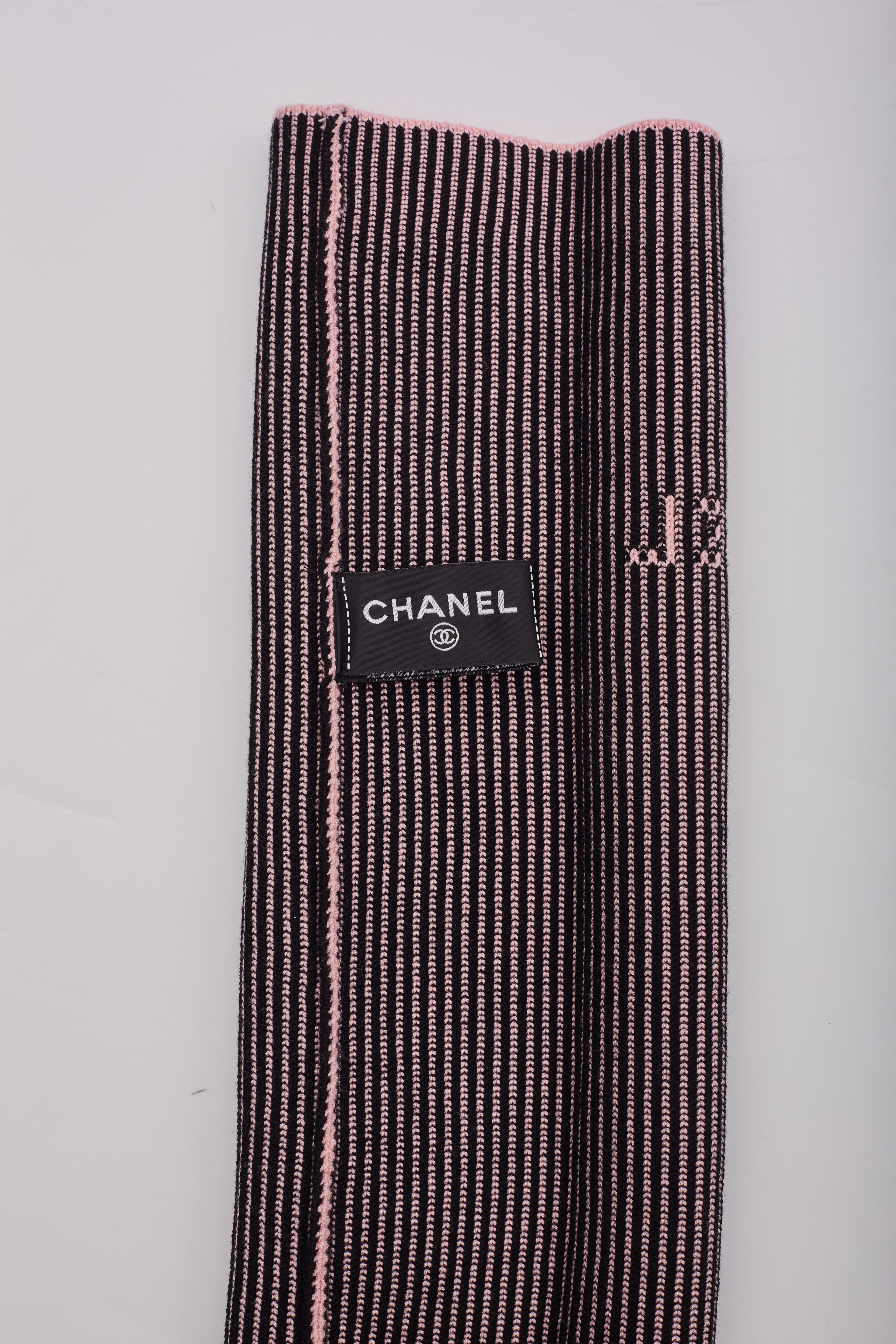Guêtres en tricot rose avec logo Chanel en vente 3