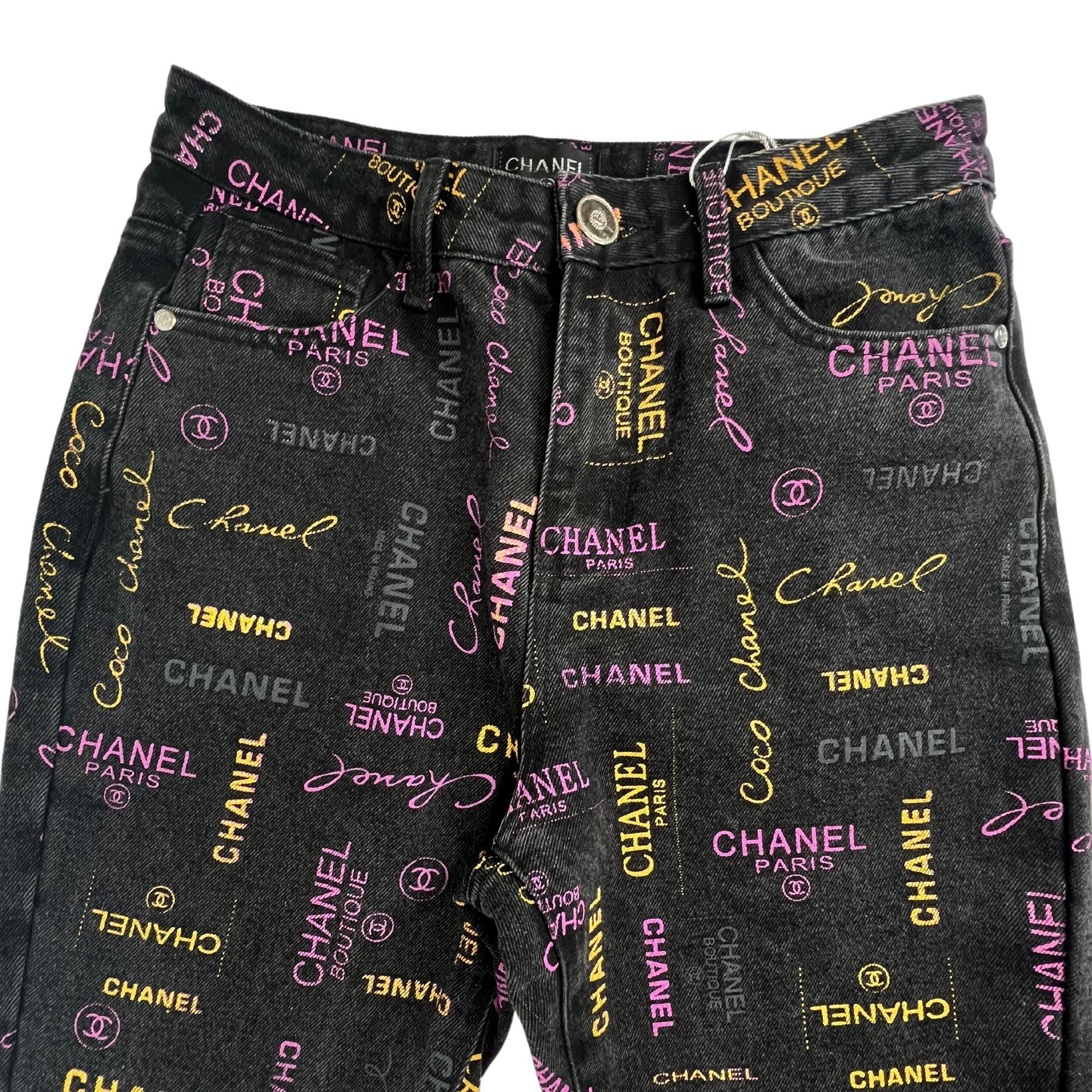 Chanel Logo Printed Black Graffiti Denim Jeans (Size 30) 2022 In Excellent Condition In Montreal, Quebec