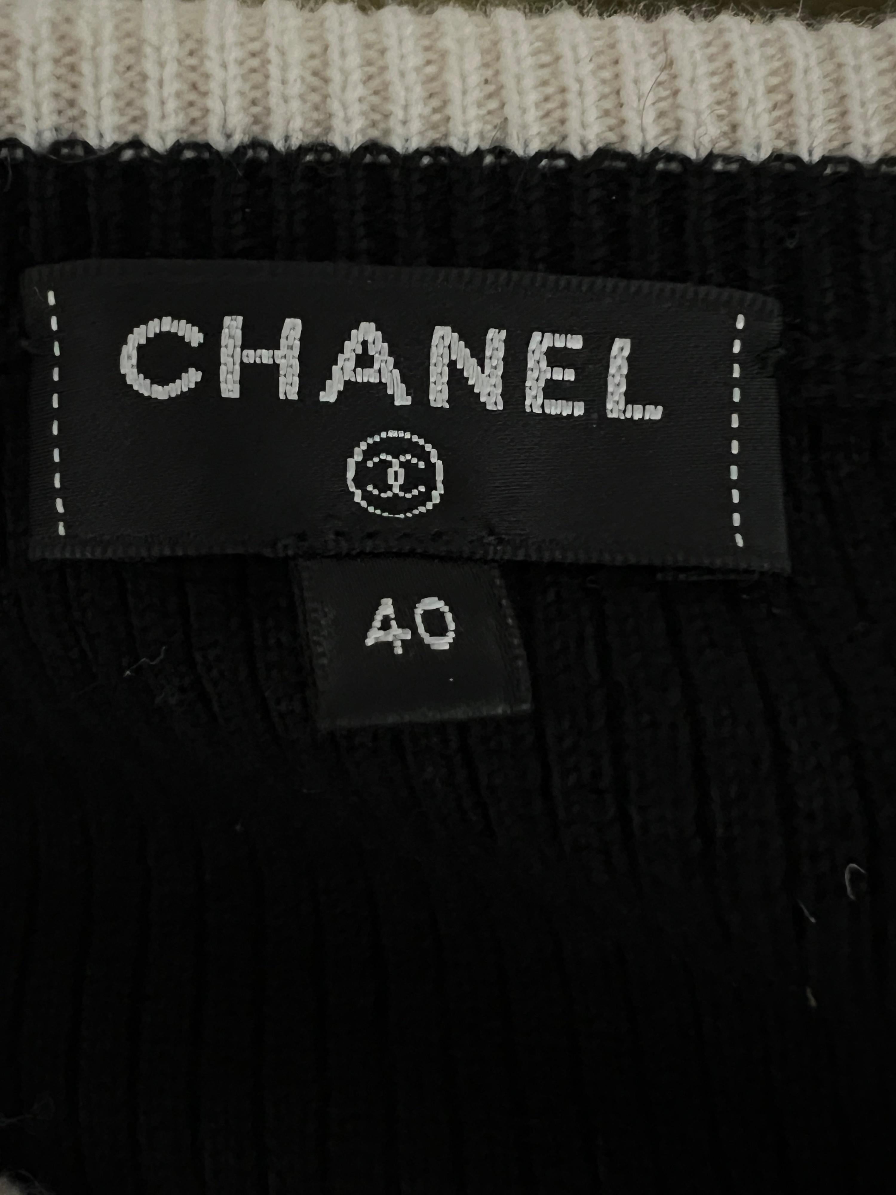 Chanel Logo Schneeflocken-Laufsteg-Pullover 2019 im Angebot 9