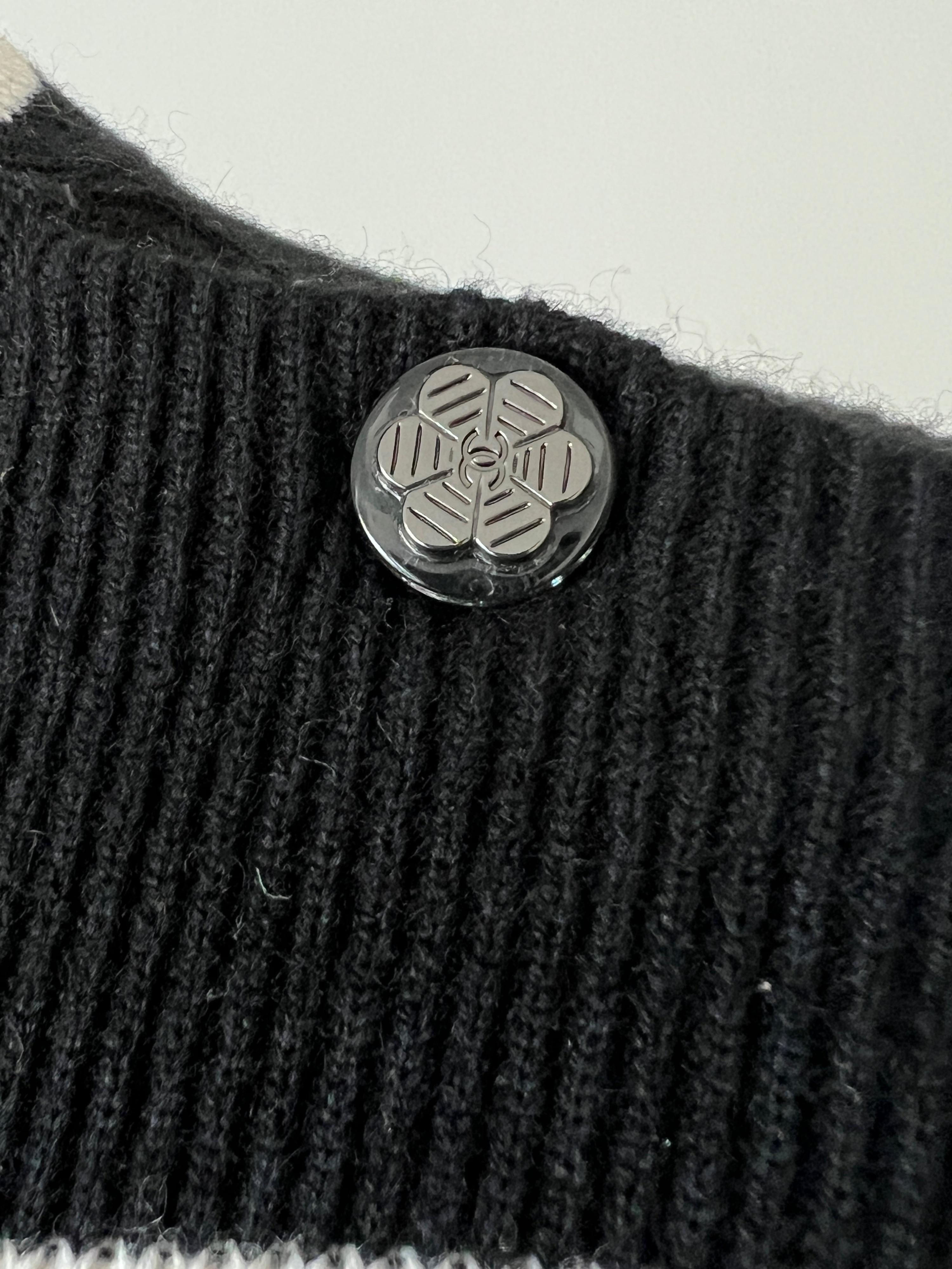 Chanel Logo Schneeflocken-Laufsteg-Pullover 2019 im Angebot 4