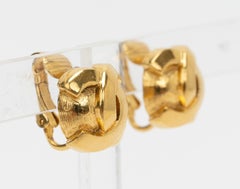Chanel Logo Vintage Clip Ons Gold