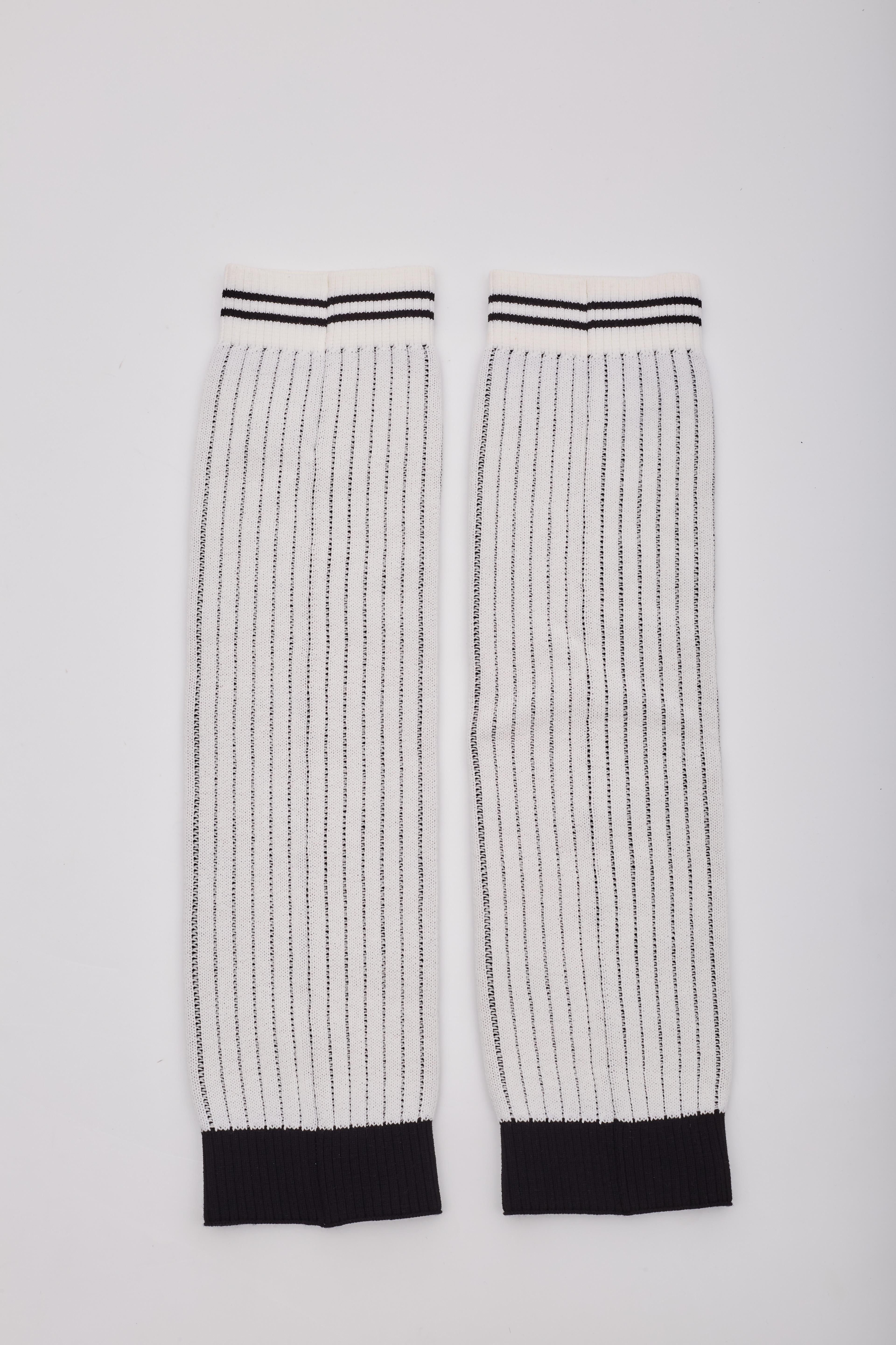 Chanel Logo White Knit Leg Warmers Gaiters In New Condition In Montreal, Quebec