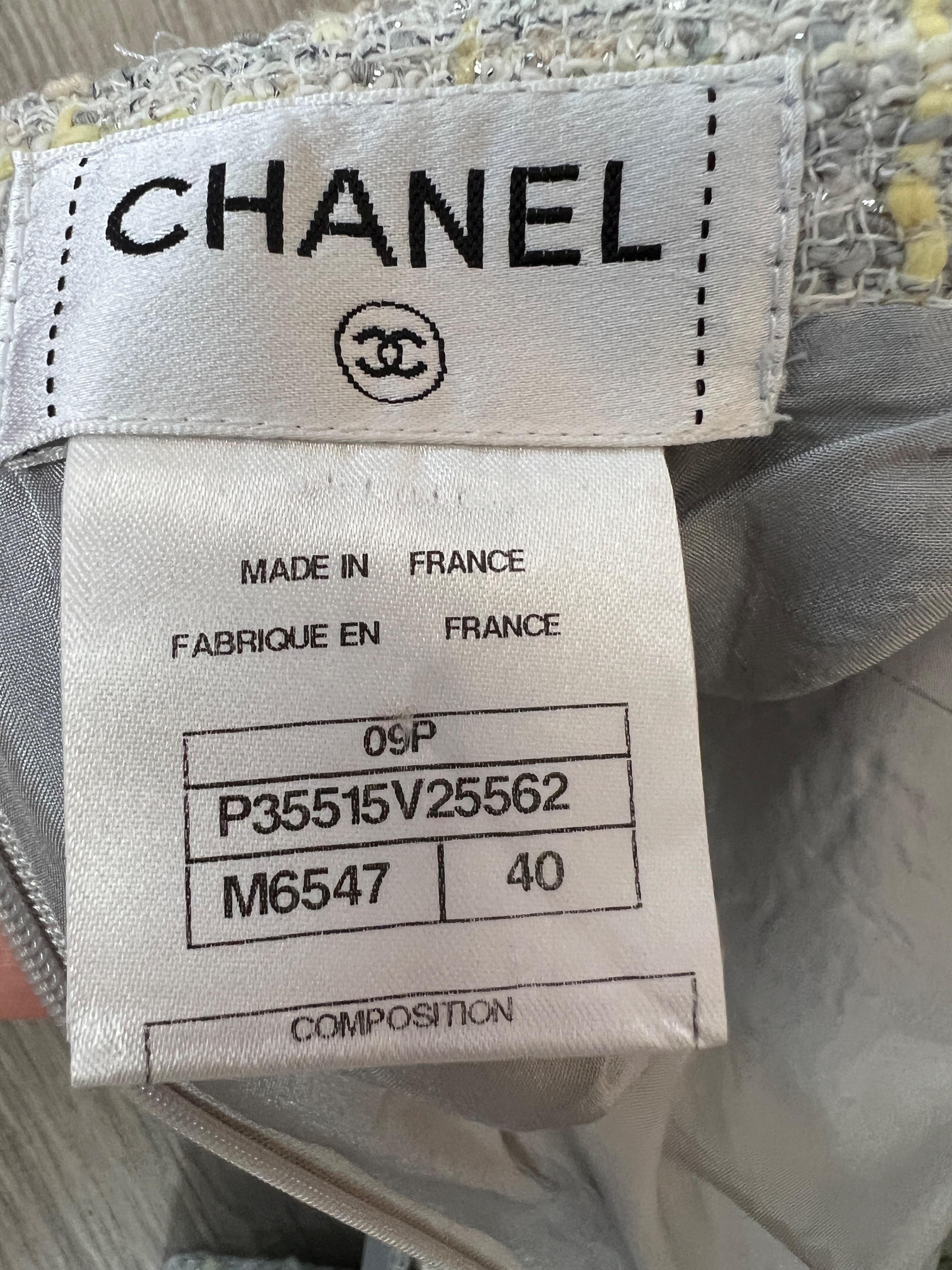 Jupe en tweed Lesage de la collection London de Chanel en vente 4