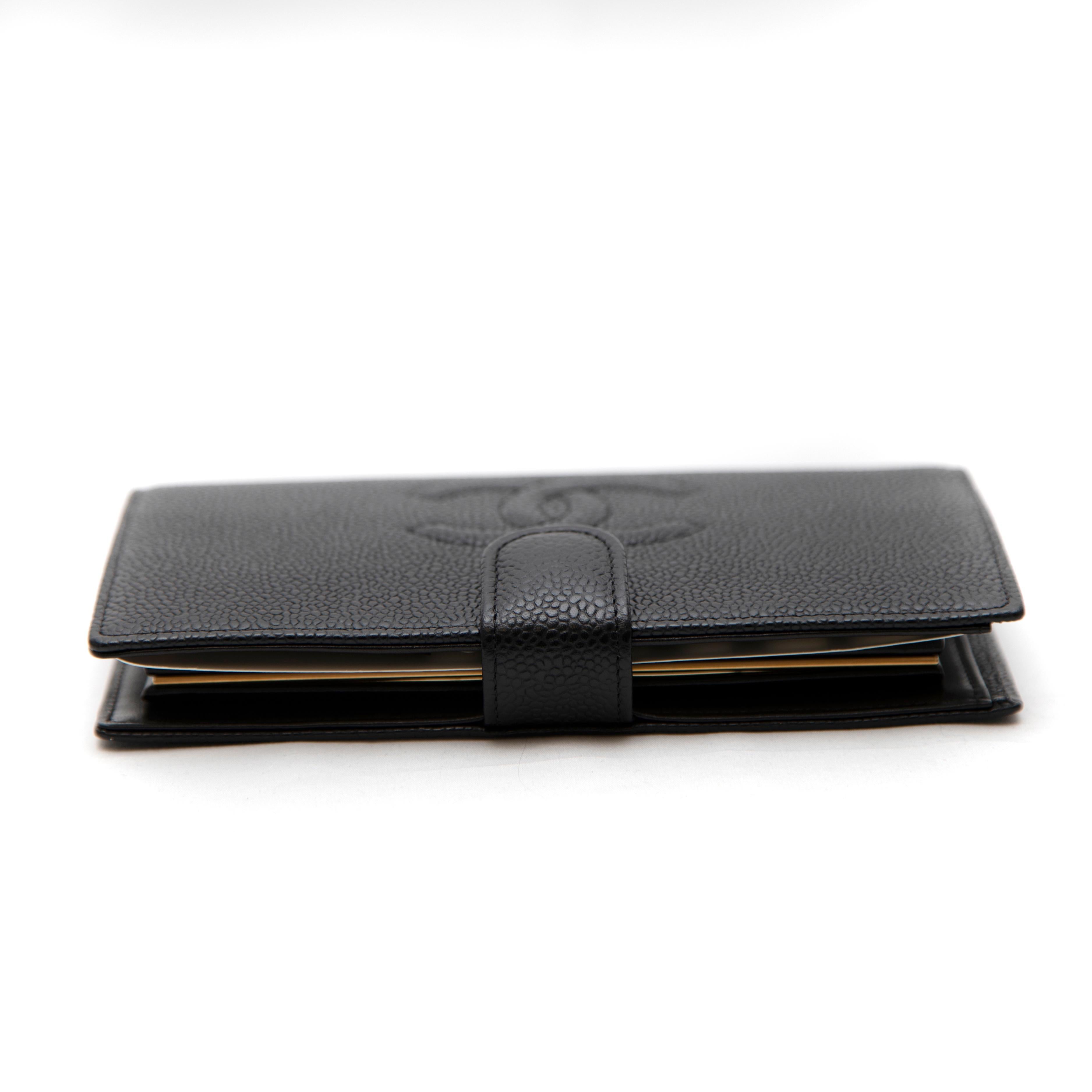 Chanel Long Bifold Wallet Purse Black Caviar In Excellent Condition In West Hartford, CT
