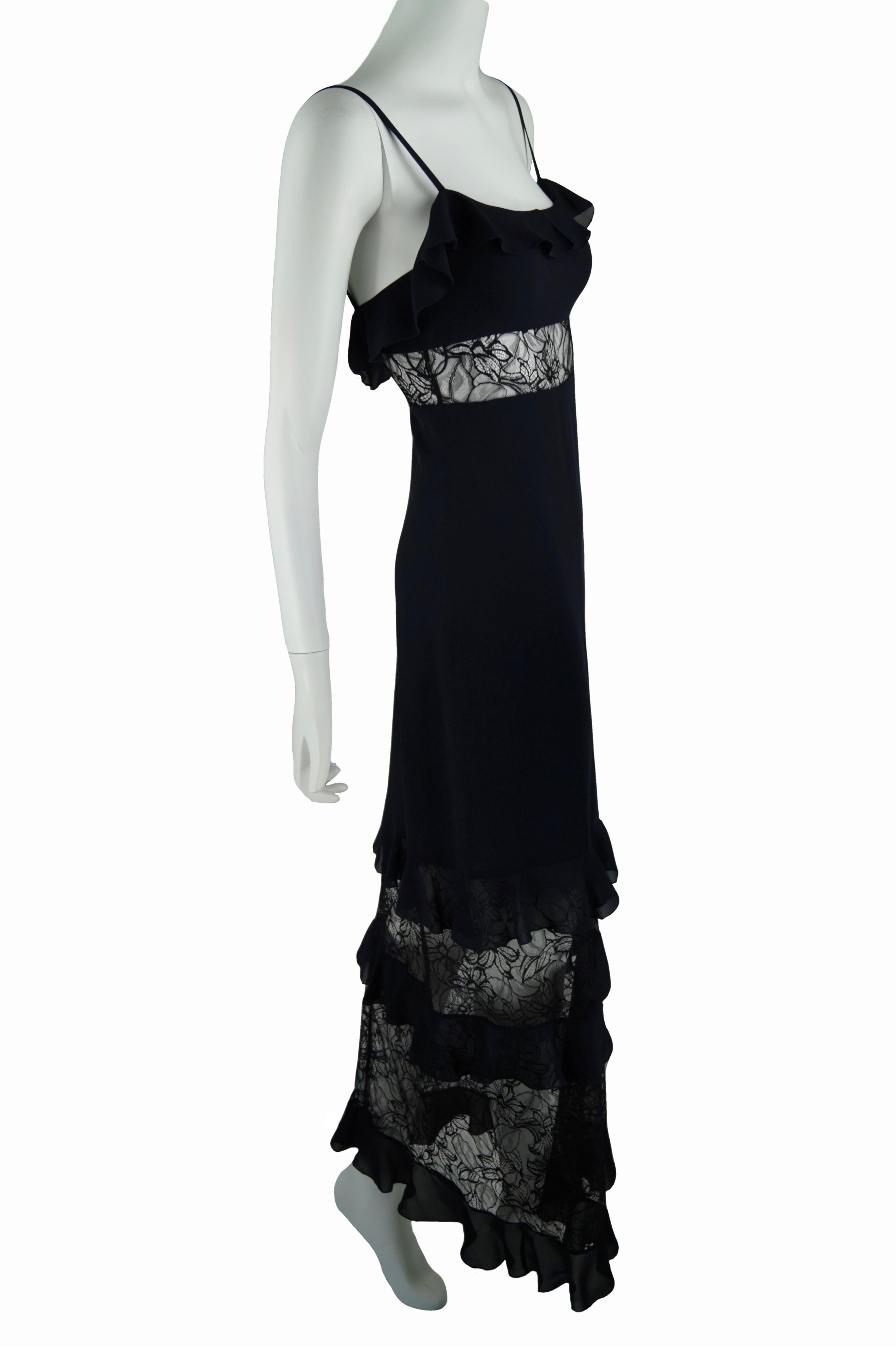 CHANEL Langes schwarzes Kleid mit Chantilly-Kamelienspitze FR 36 Cruise 1995  95C im Zustand „Gut“ im Angebot in Rubiera, RE