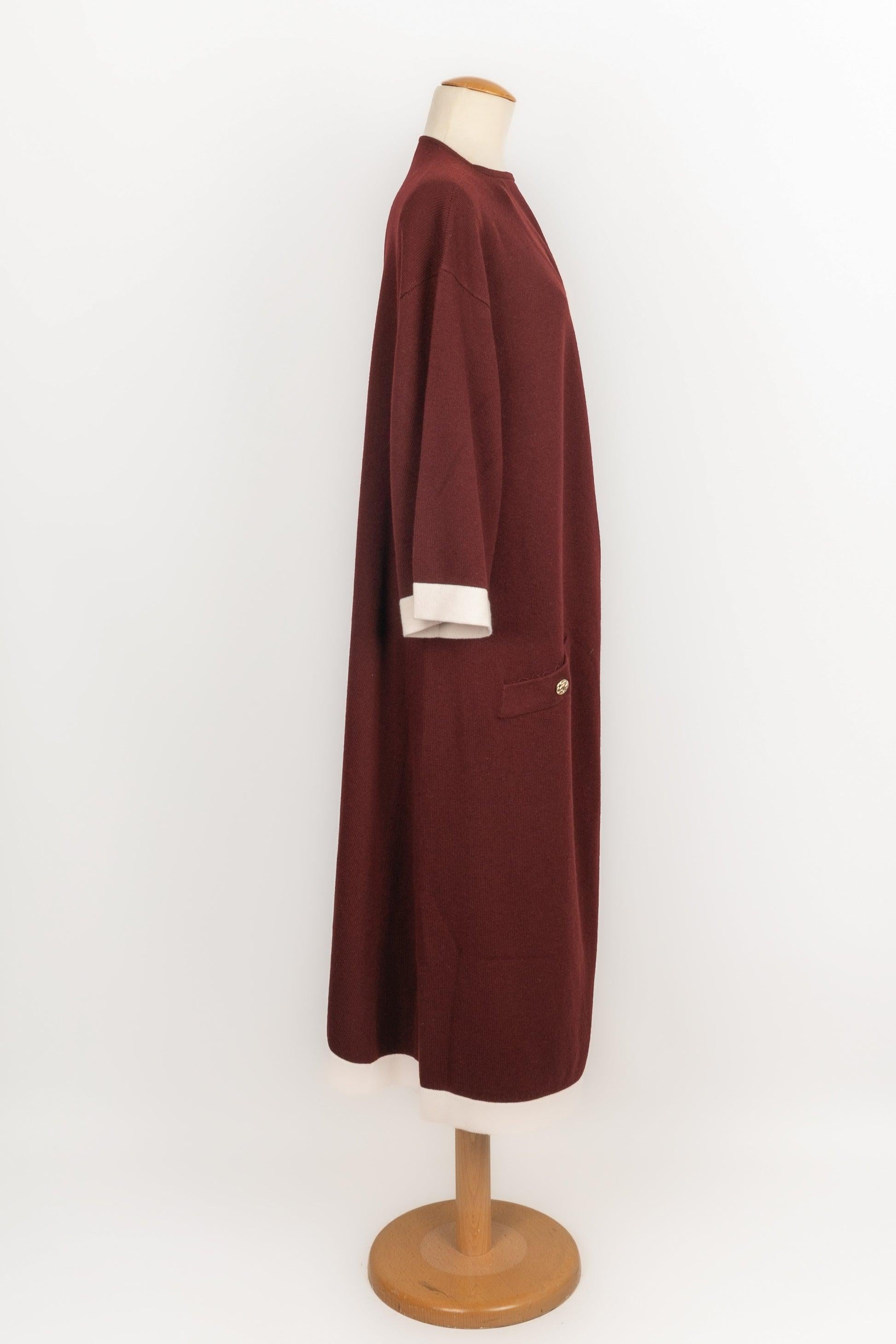 Chanel Cardigan long bordeaux en cachemire Excellent état - En vente à SAINT-OUEN-SUR-SEINE, FR