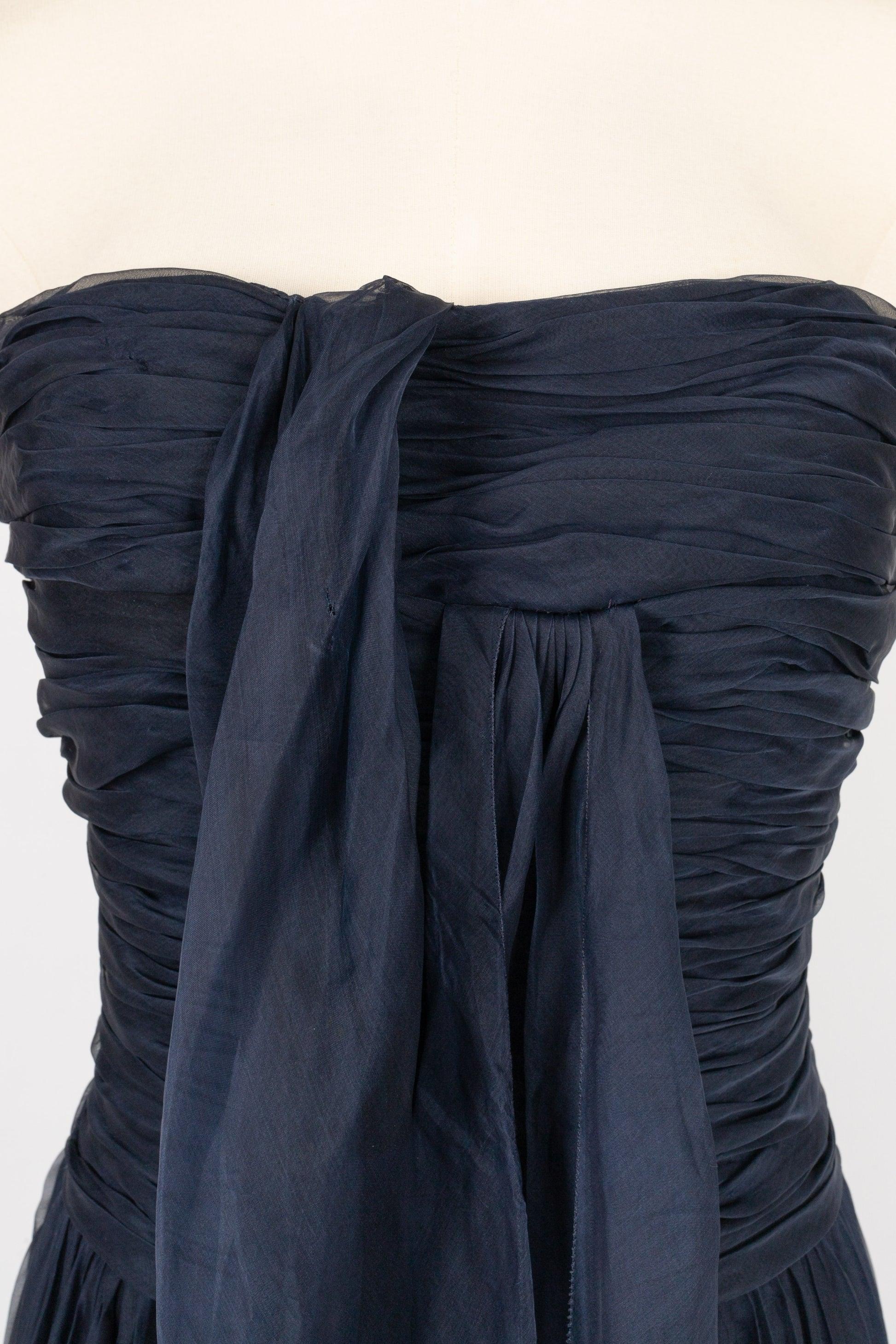 Robe bustier longue en taffetas de soie plissé bleu marine Chanel en vente 1