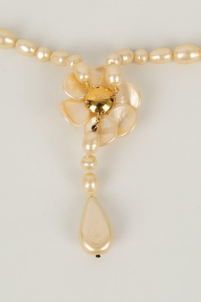 Chanel Long Camellia Necklace in Pearly Pearls For Sale 1