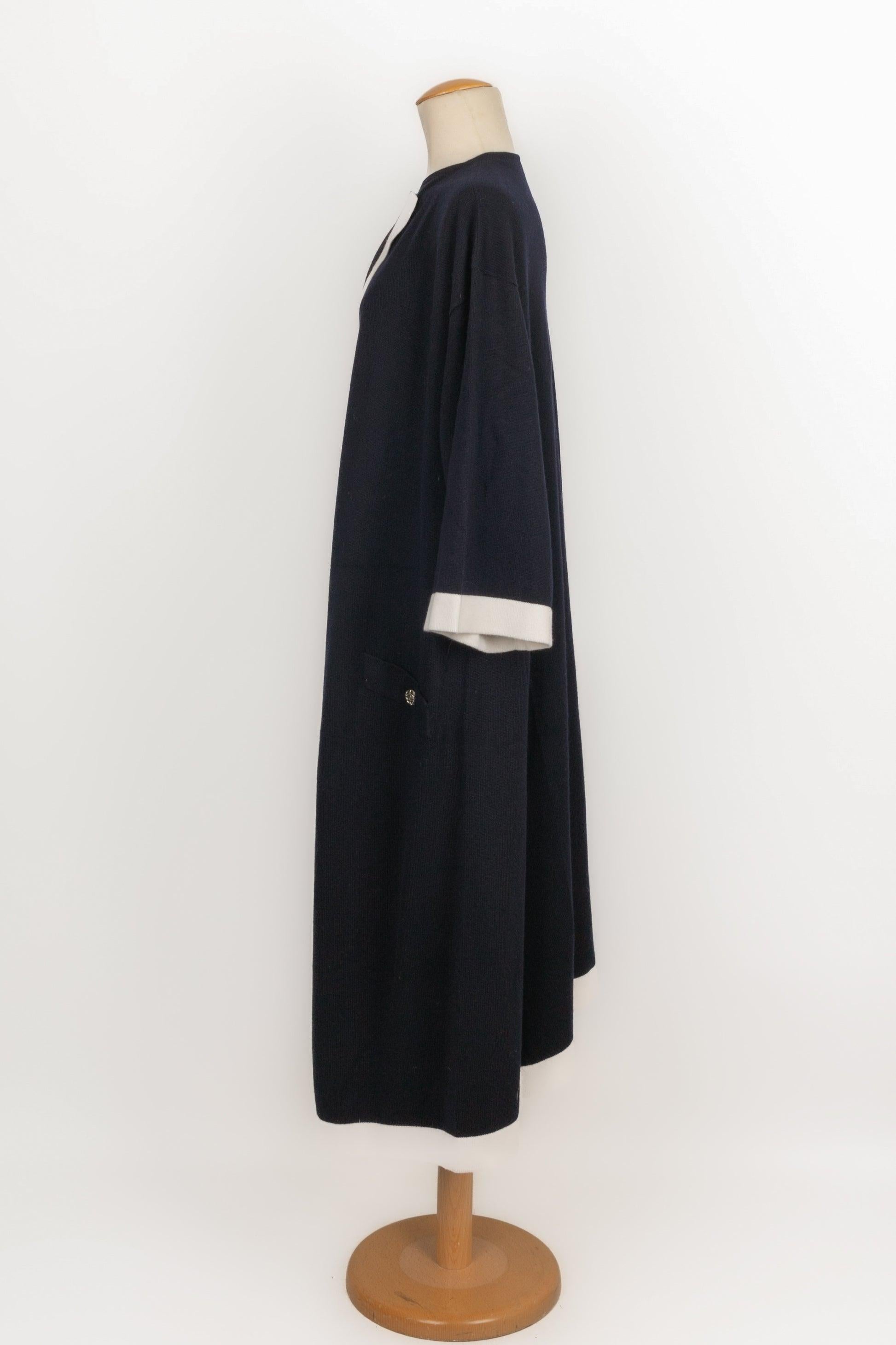 Cardigan long en cachemire Chanel Excellent état - En vente à SAINT-OUEN-SUR-SEINE, FR