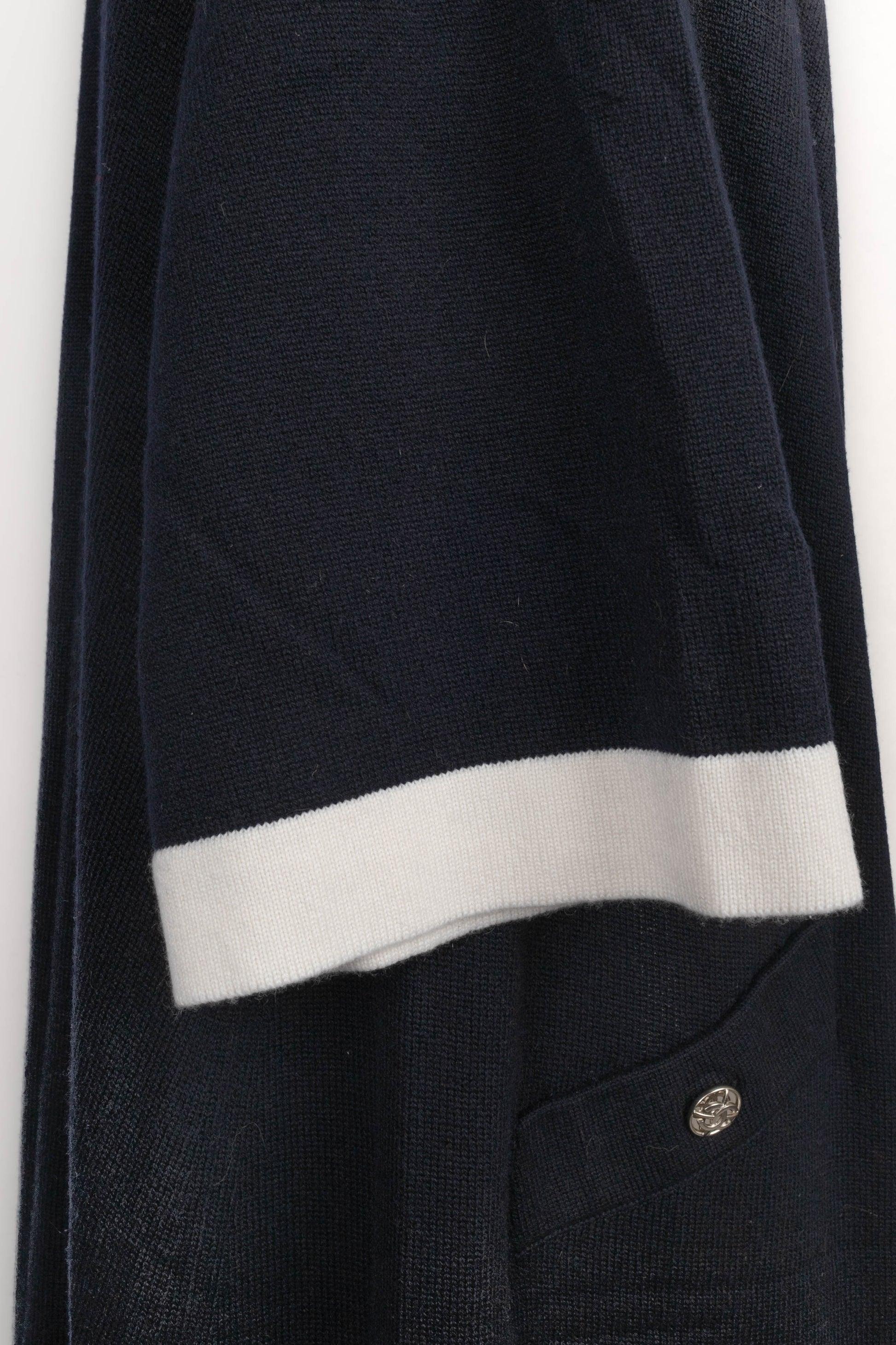 Cardigan long en cachemire Chanel en vente 2